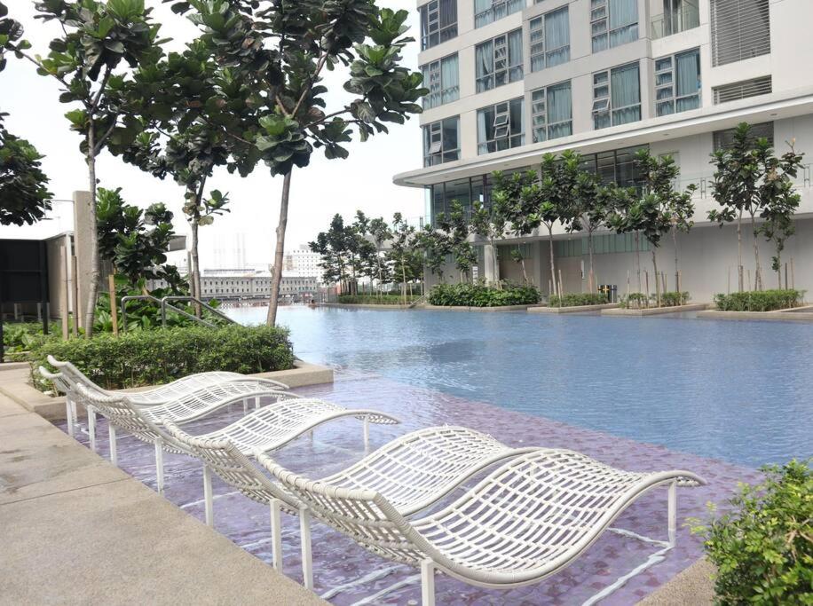 MyCrib45*The Robertson KL-B.Bintang