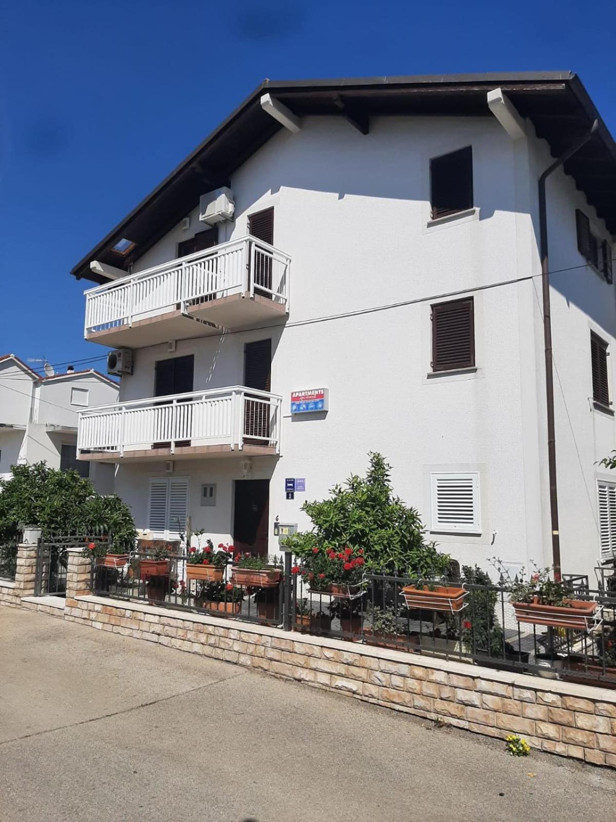 Apartments with a parking space Mavarstica, Ciovo - 18882 view 2
