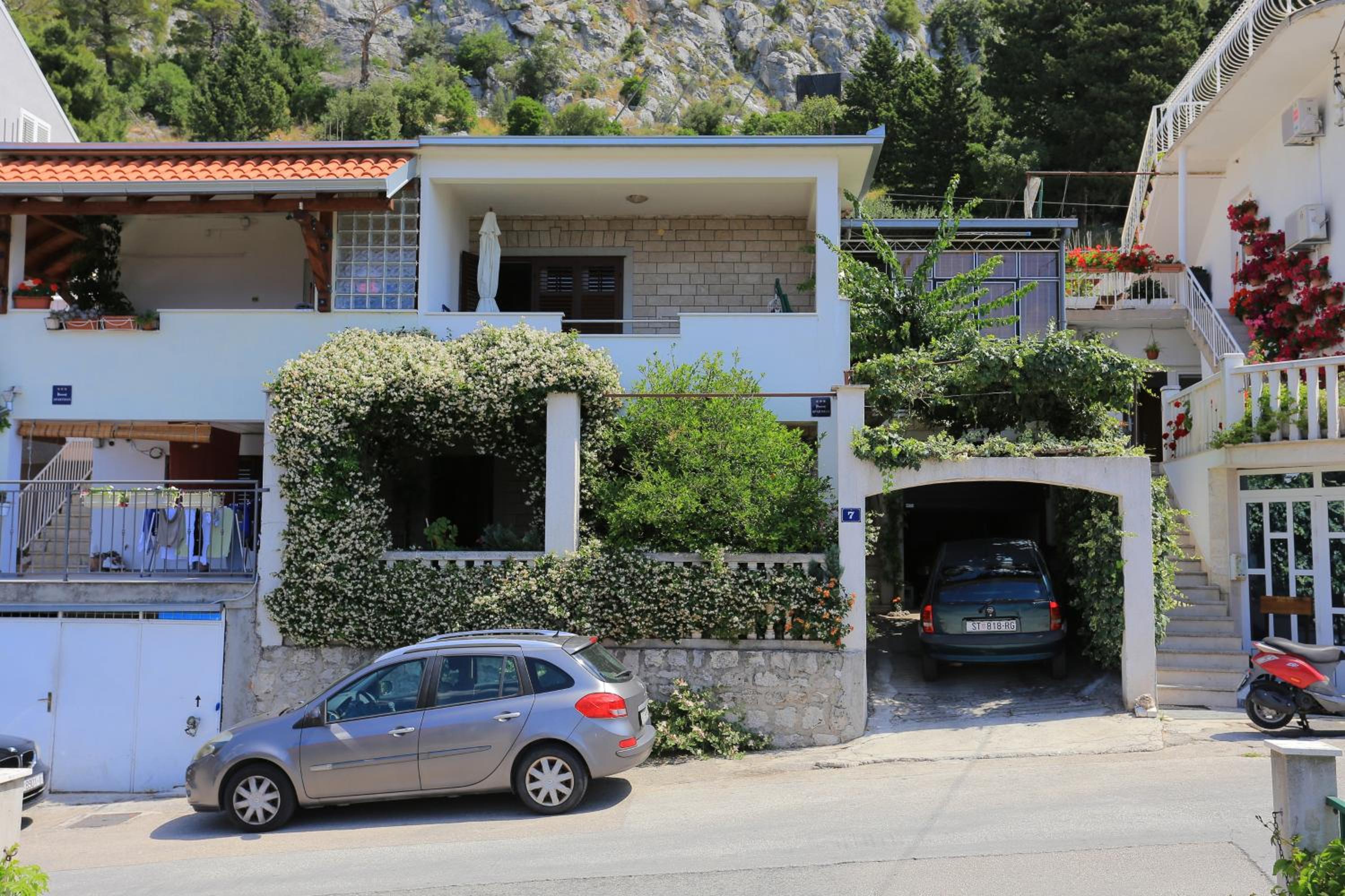 Apartments with parking space Omis - 18919 view 2