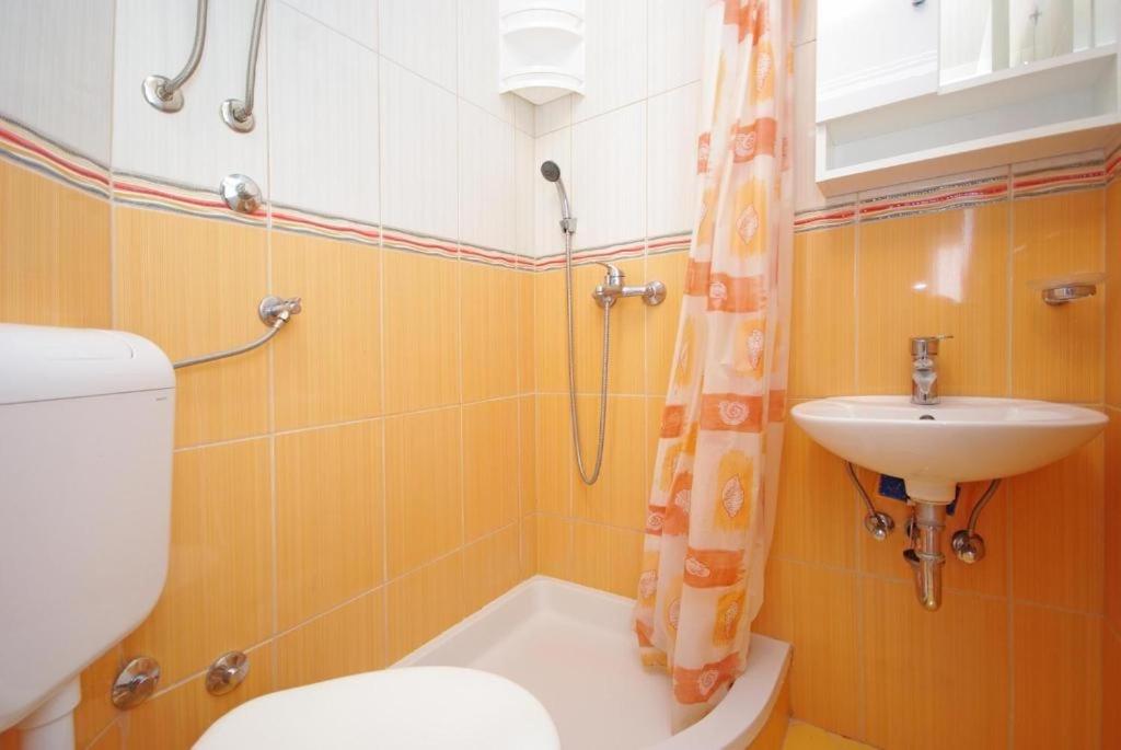 Apartments with hot tub Makarska - 18898 view 4