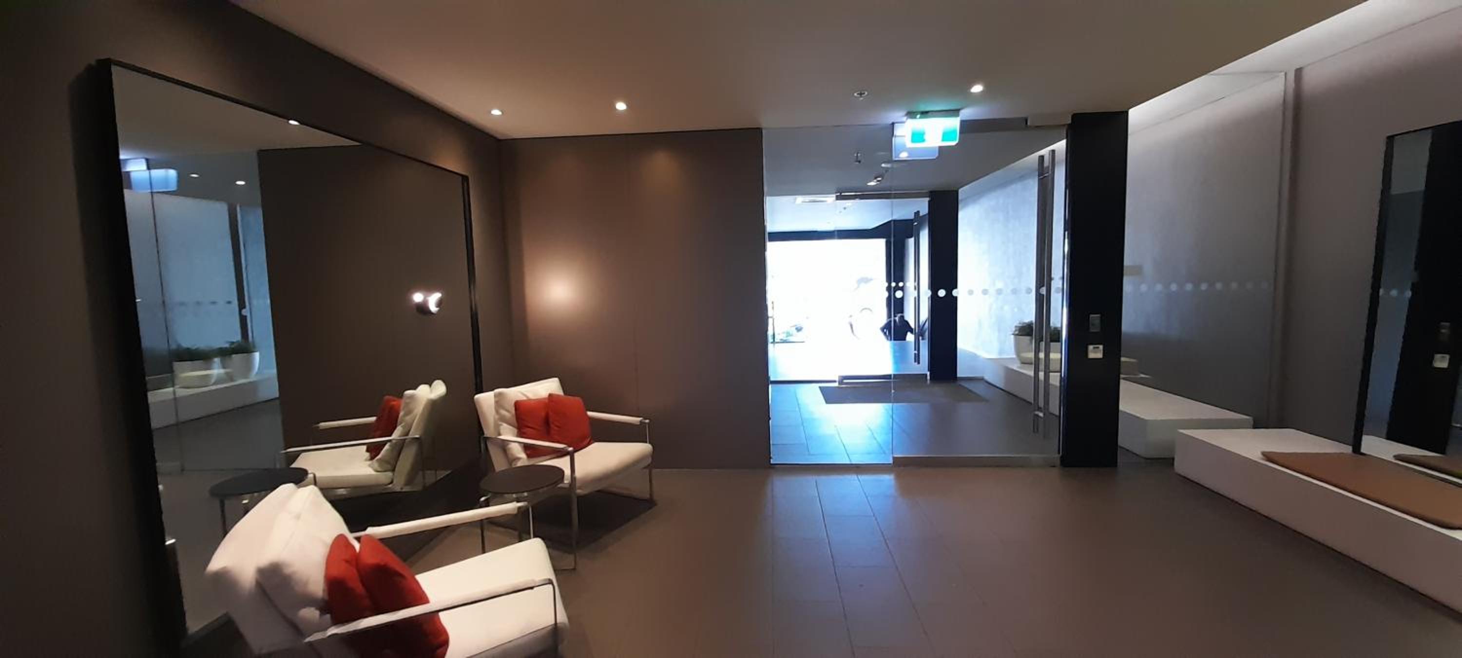 beautiful apartment 100mts near the beach in Port Melbourne view 4
