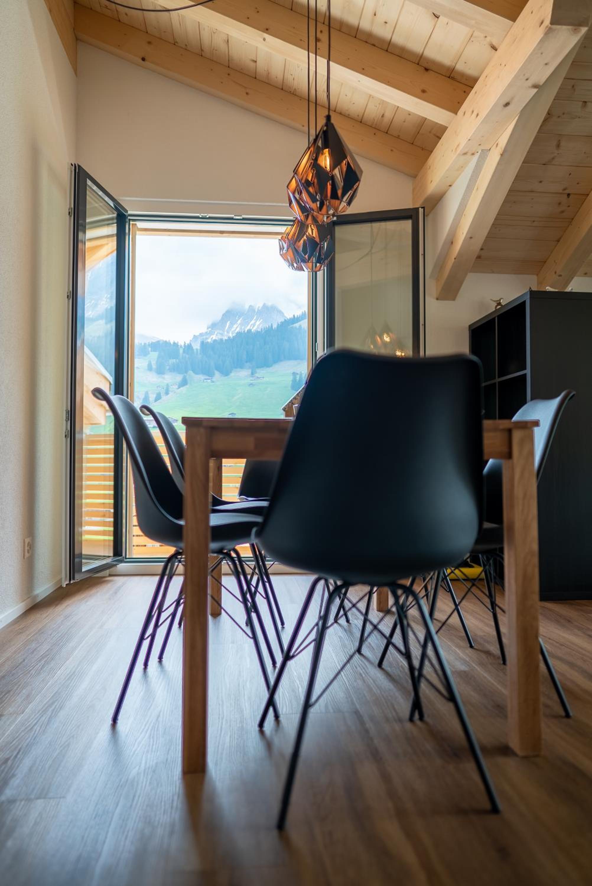 Chuenislodge3 neu&stilvoll, 2Balkone, echtes Bijou mit top-Aussicht