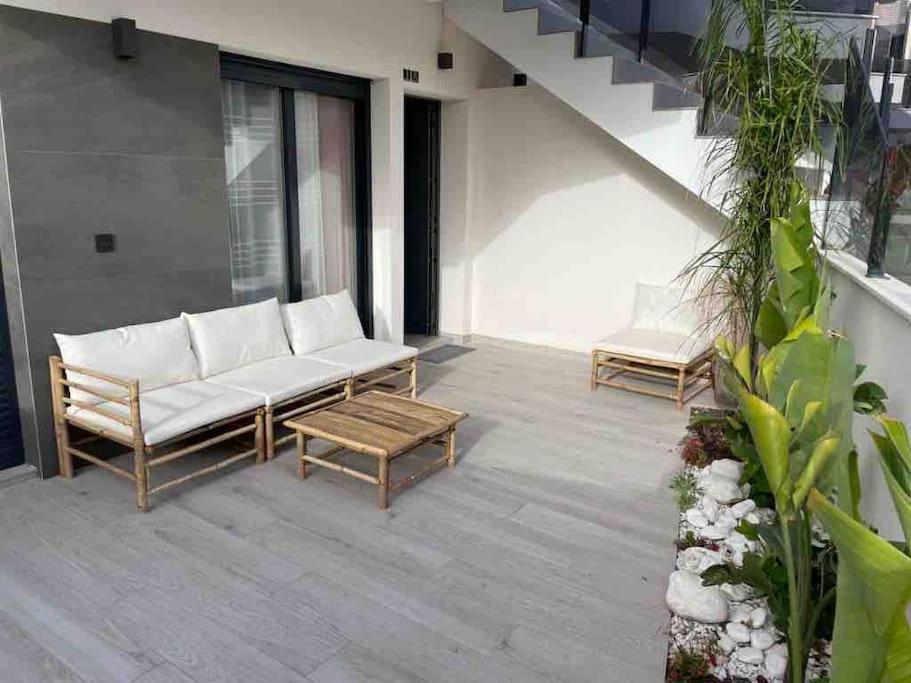 Frontsea Beach bungalow with swiming pool and long terrace