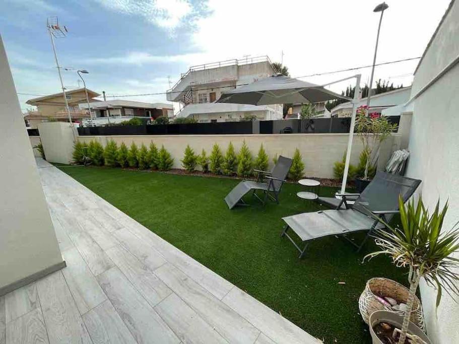 Frontsea Beach bungalow with swiming pool and long terrace