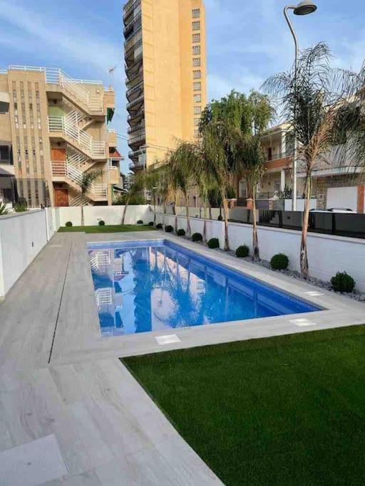 Frontsea Beach bungalow with swiming pool and long terrace