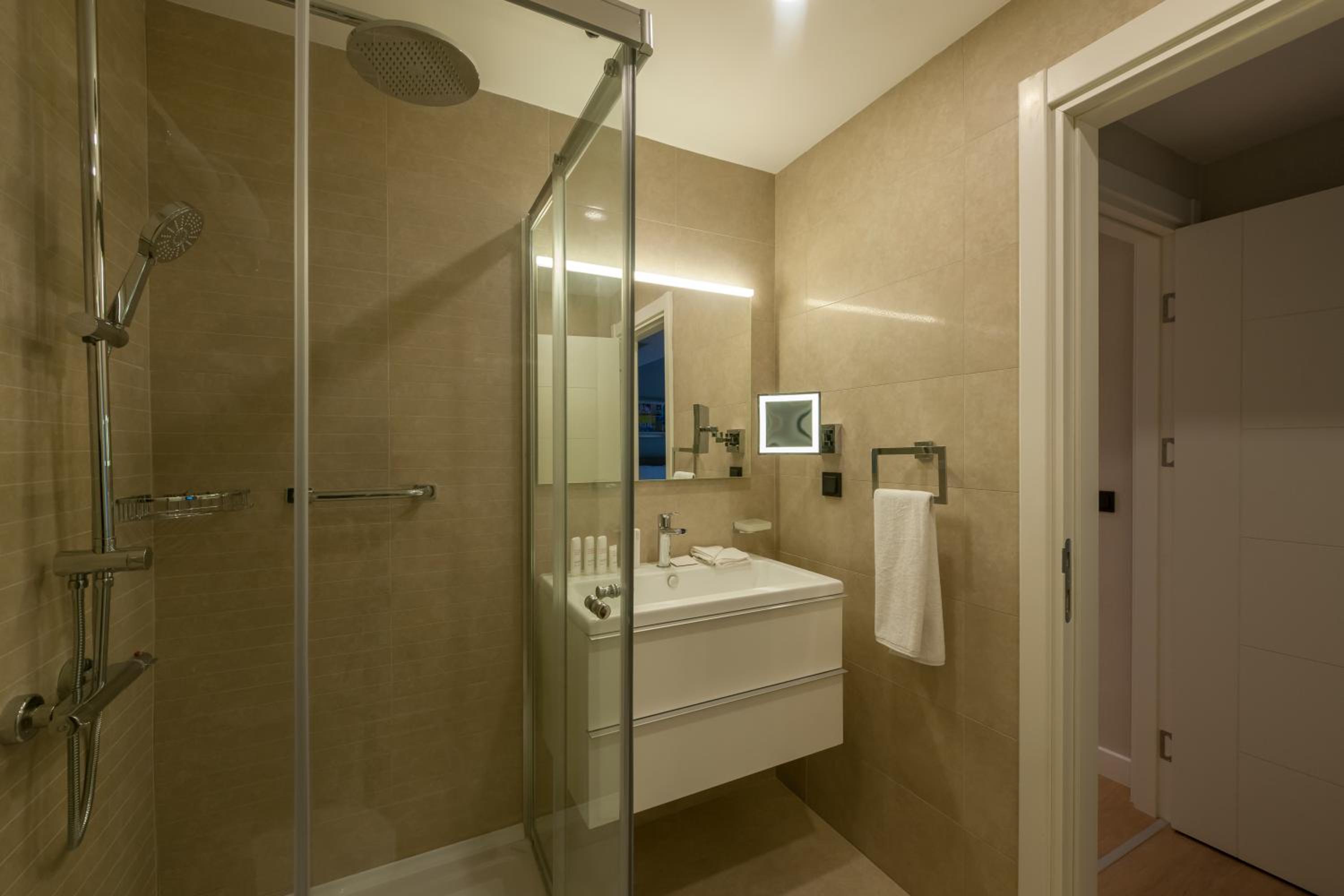 The Superior Living Batışehir - Image 18