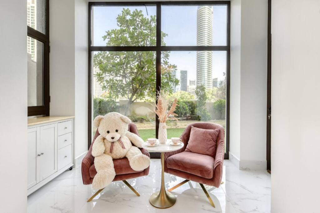 Downtown Beautiful 1bed with outdoor Garden