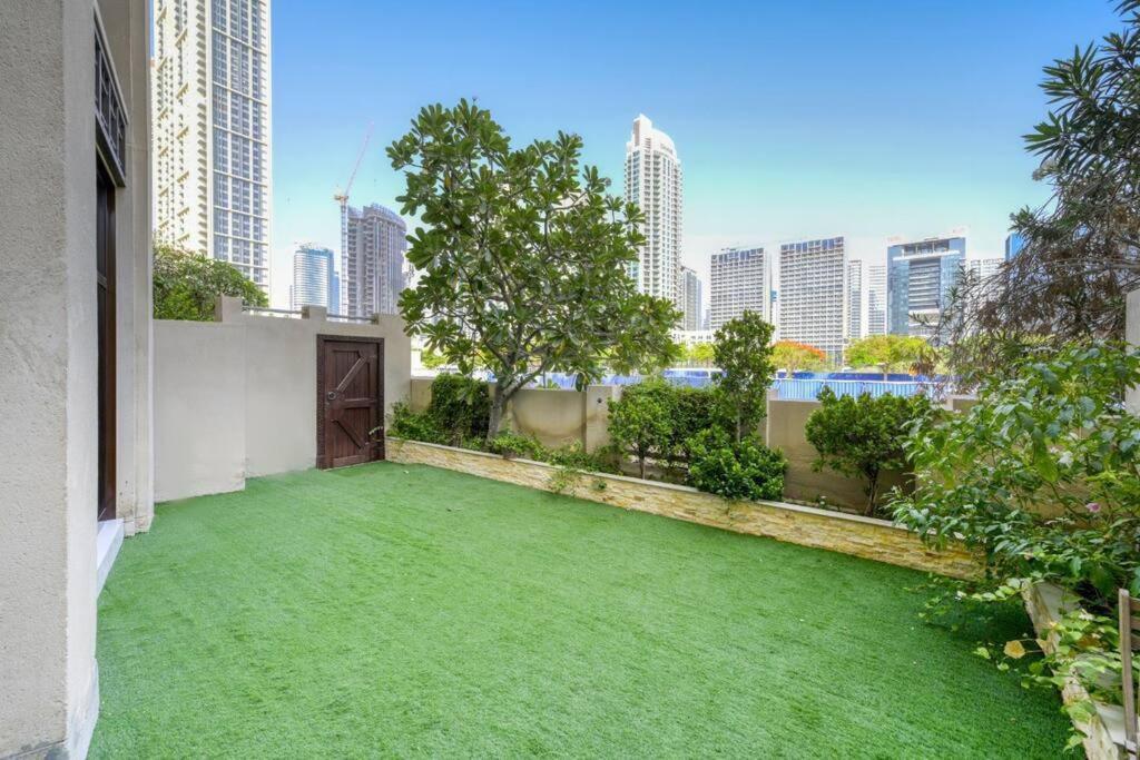 Downtown Beautiful 1bed with outdoor Garden