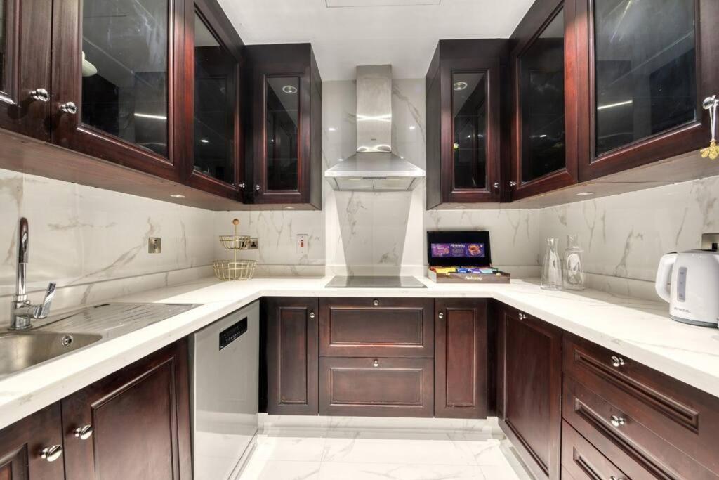 Downtown Beautiful 1bed with outdoor Garden