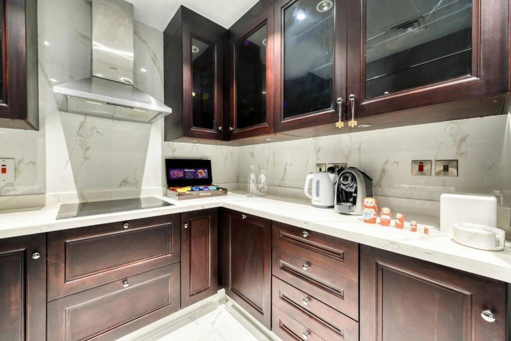 Downtown Beautiful 1bed with outdoor Garden