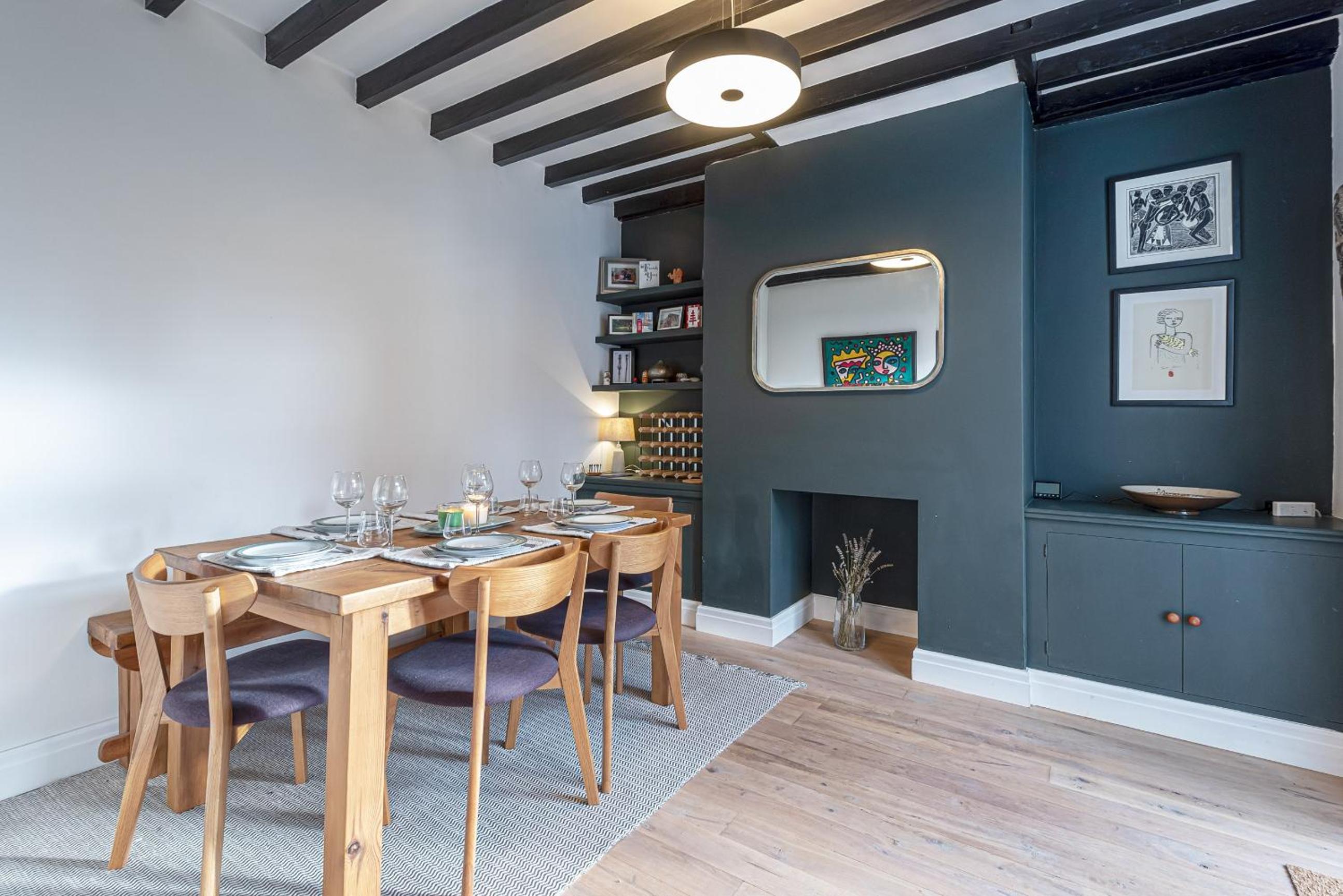Beautiful Redbrick Home in Ruthin Centre & Parking view 5