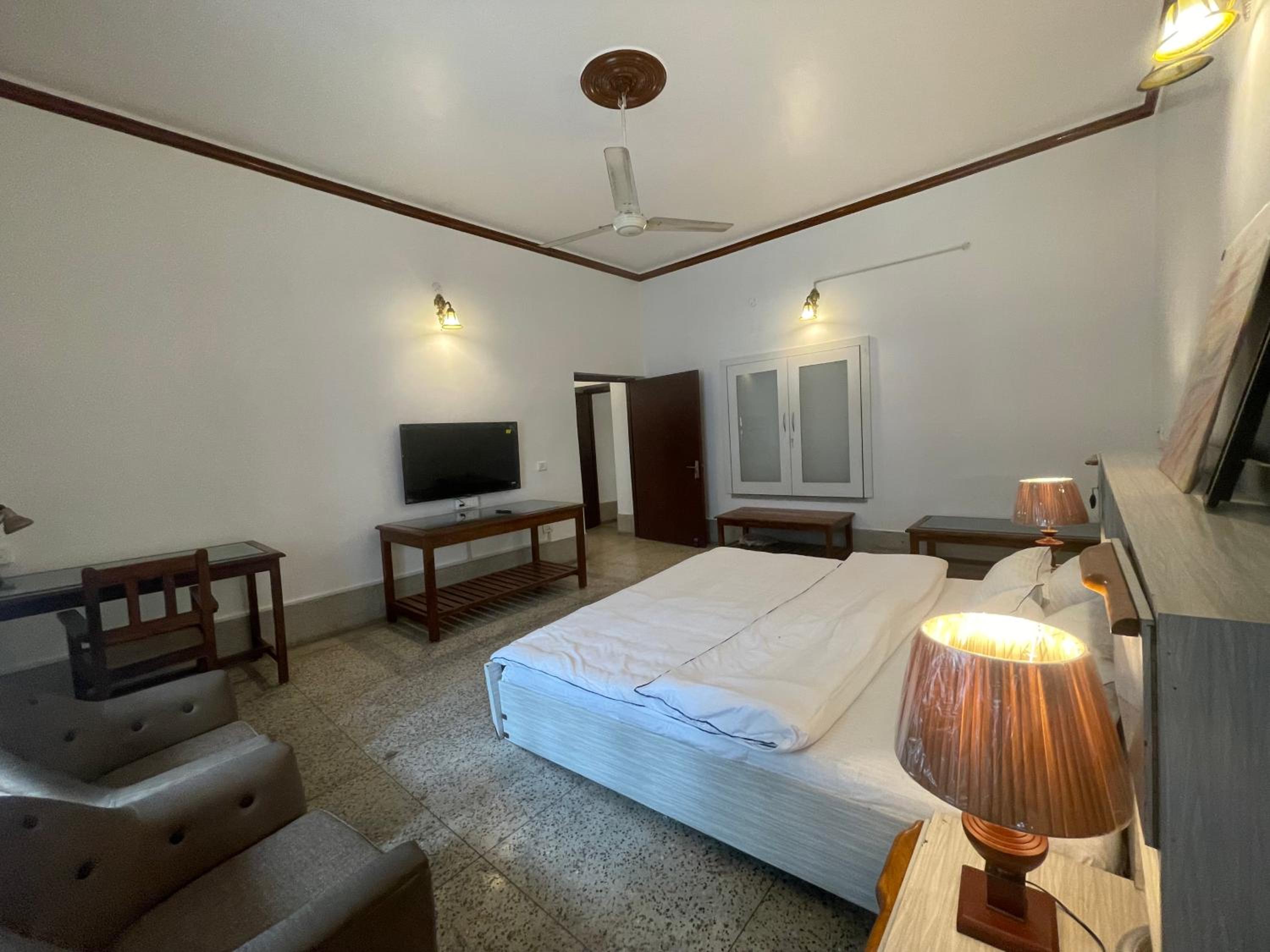BNL FARMHOUSE view 3