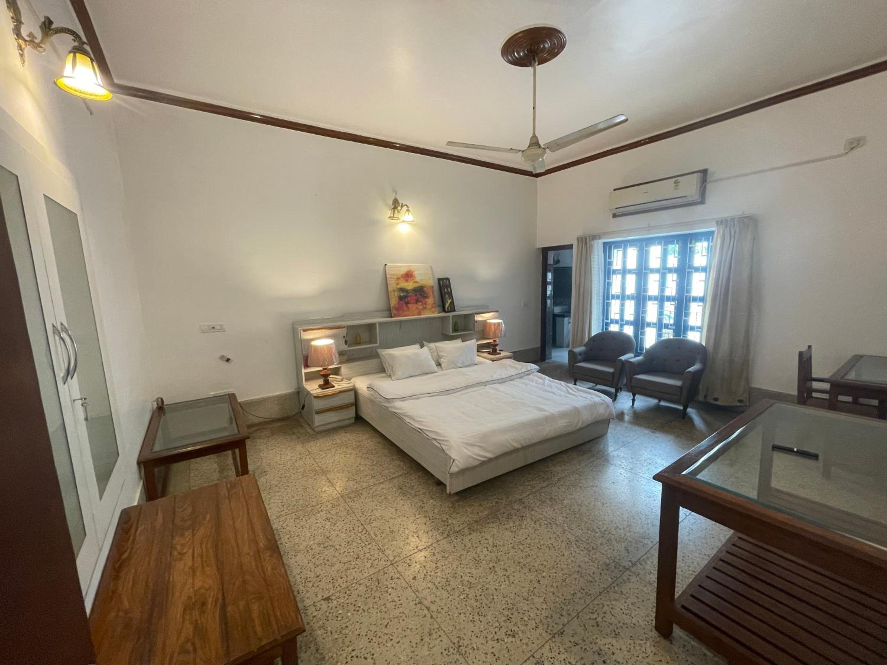 BNL FARMHOUSE view 4