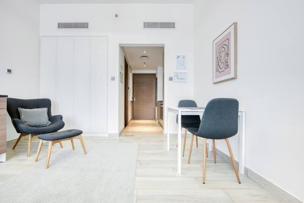 Charming and Immaculate Studio in JVC