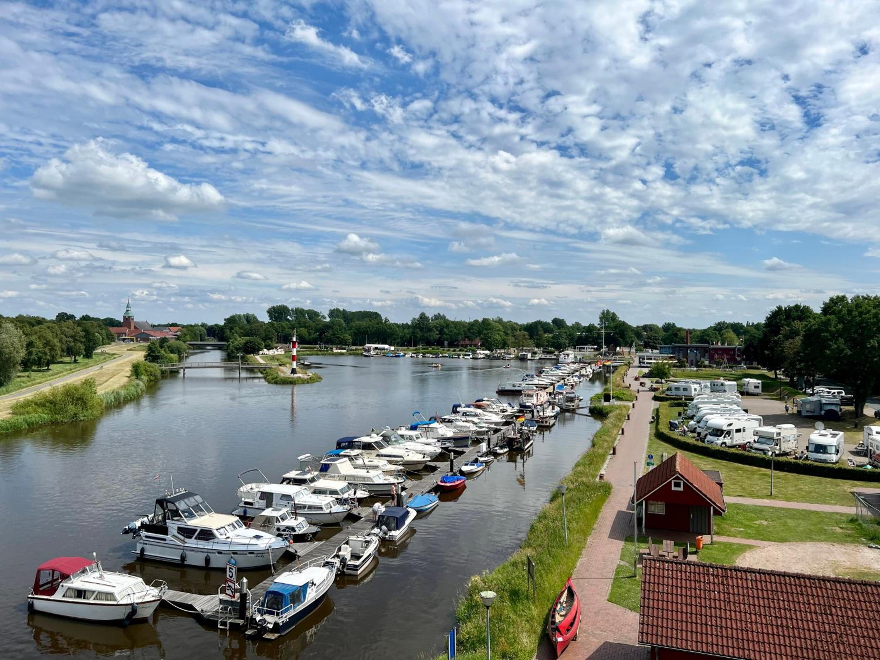 Schönes Ferienhaus mit Sauna am Harkebrügger See in der Nähe von Oldenburg