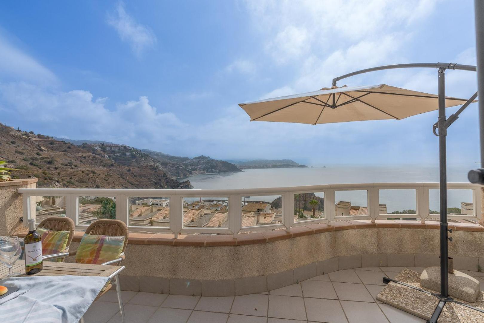 Coral Paradise Apartment with Swimming Pool