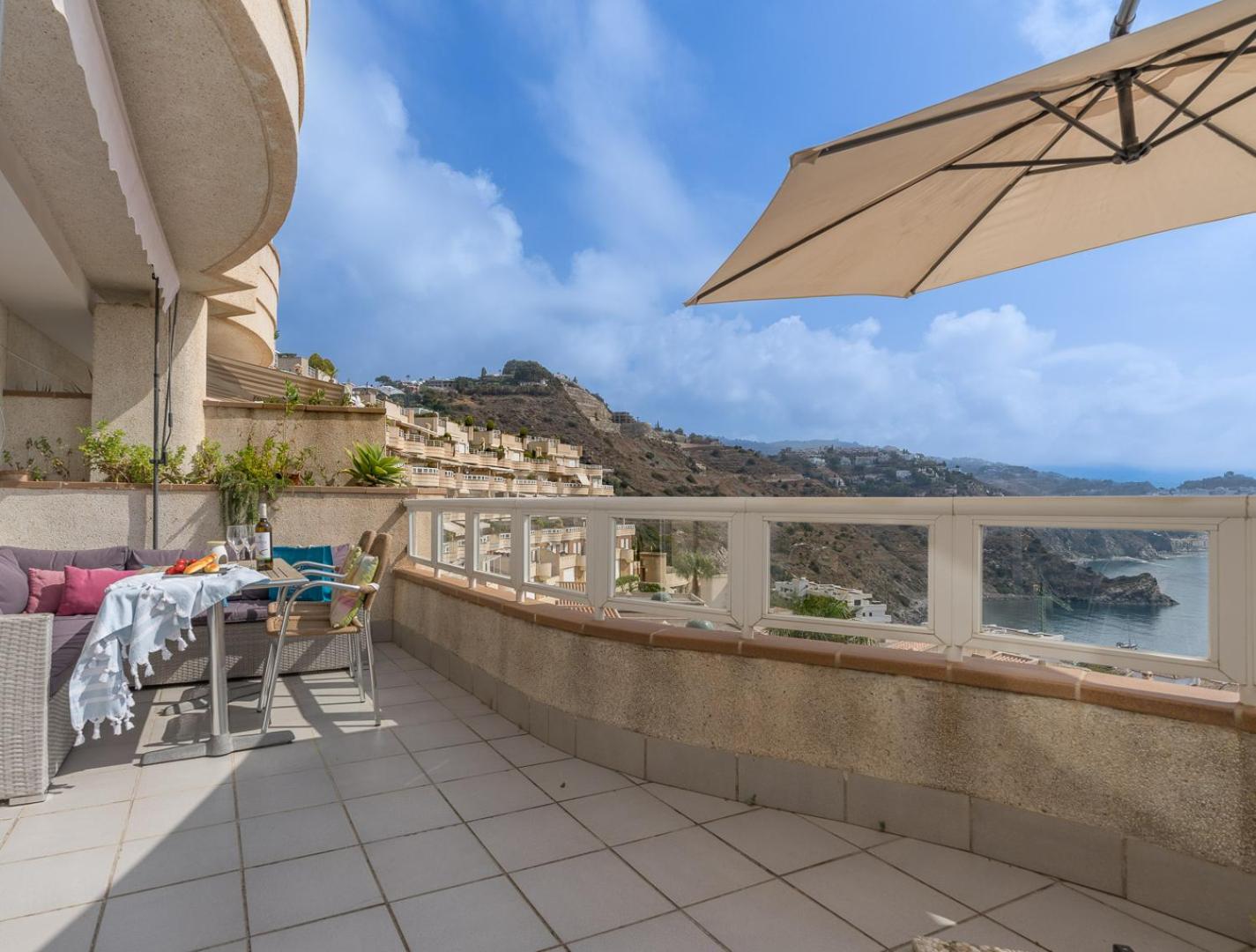 Coral Paradise Apartment with Swimming Pool