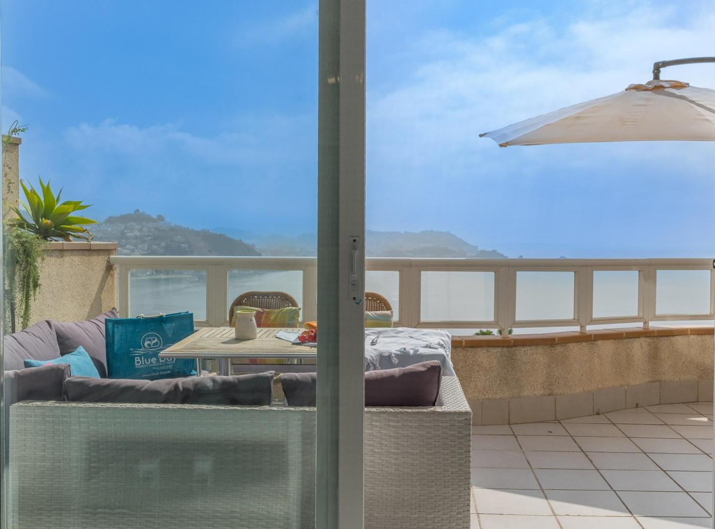 Coral Paradise Apartment with Swimming Pool