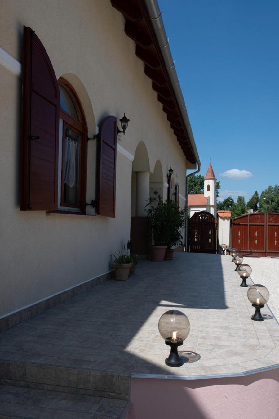 Photo 33