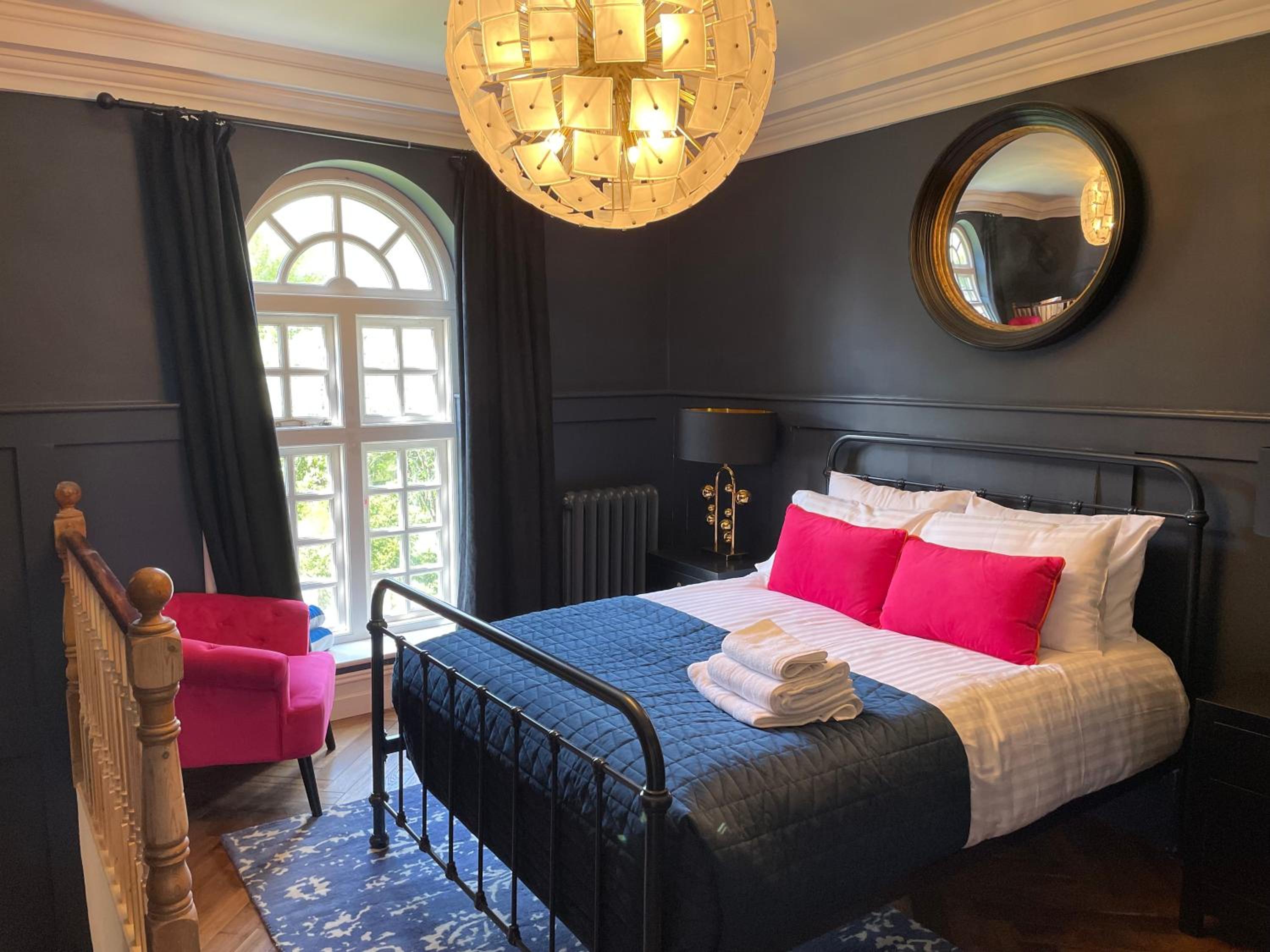Eastwood Observatory: 12 bedrooms, swimming pool and tennis court view 5