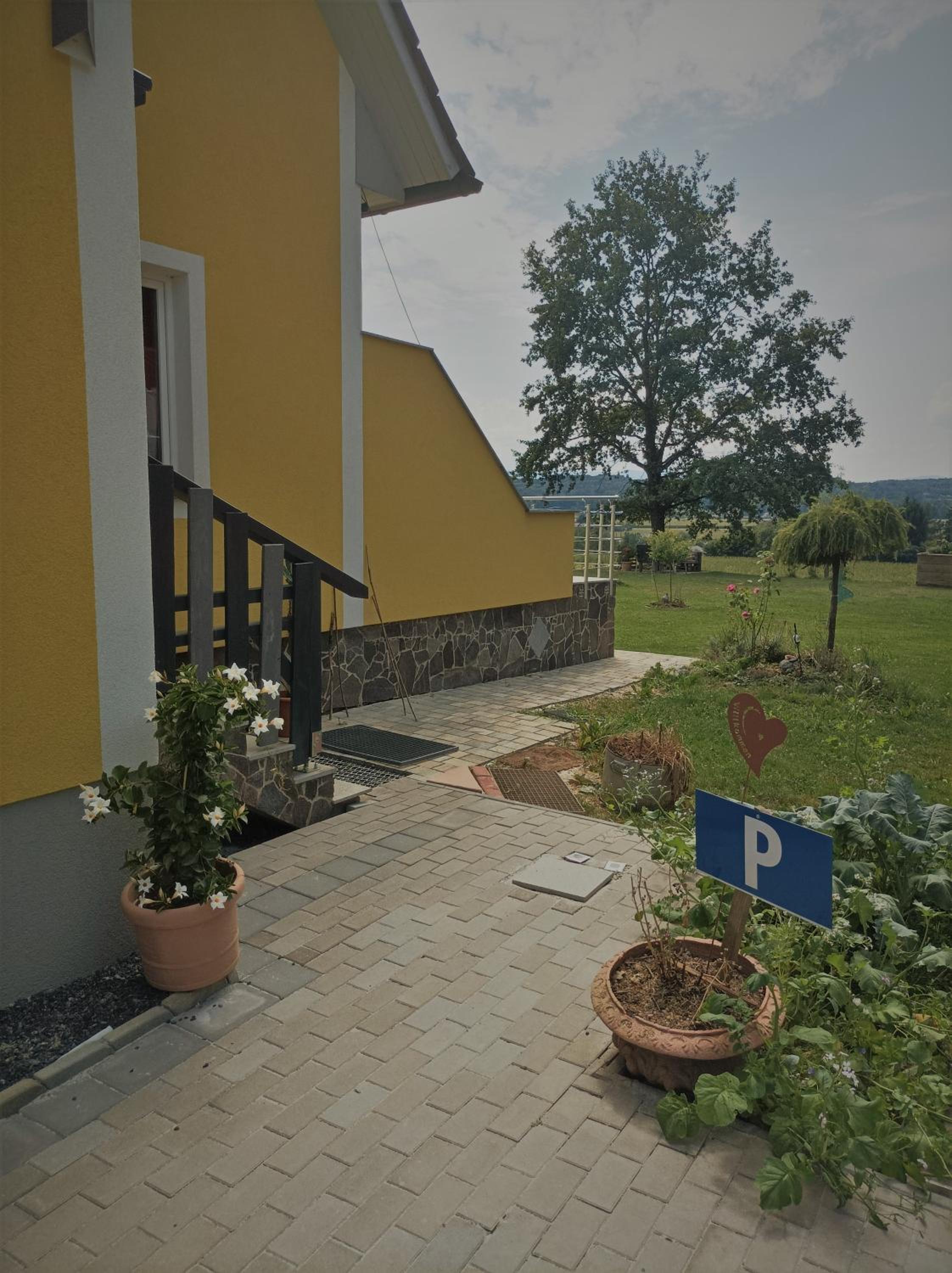HAUS SONBERG mit Garten, Pool, Fasssauna, semi detached house with garden