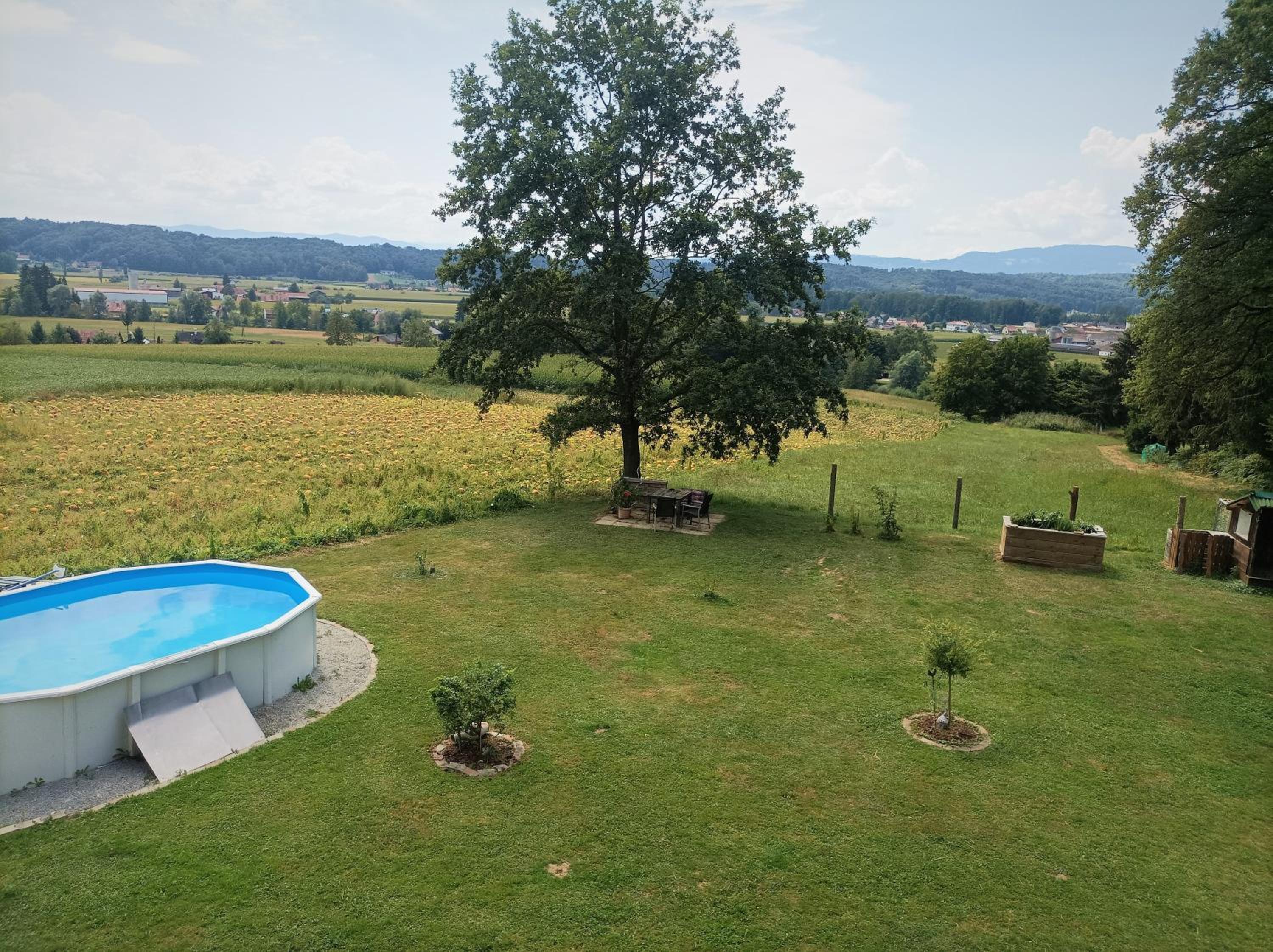 HAUS SONBERG mit Garten, Pool, Fasssauna, semi detached house with garden