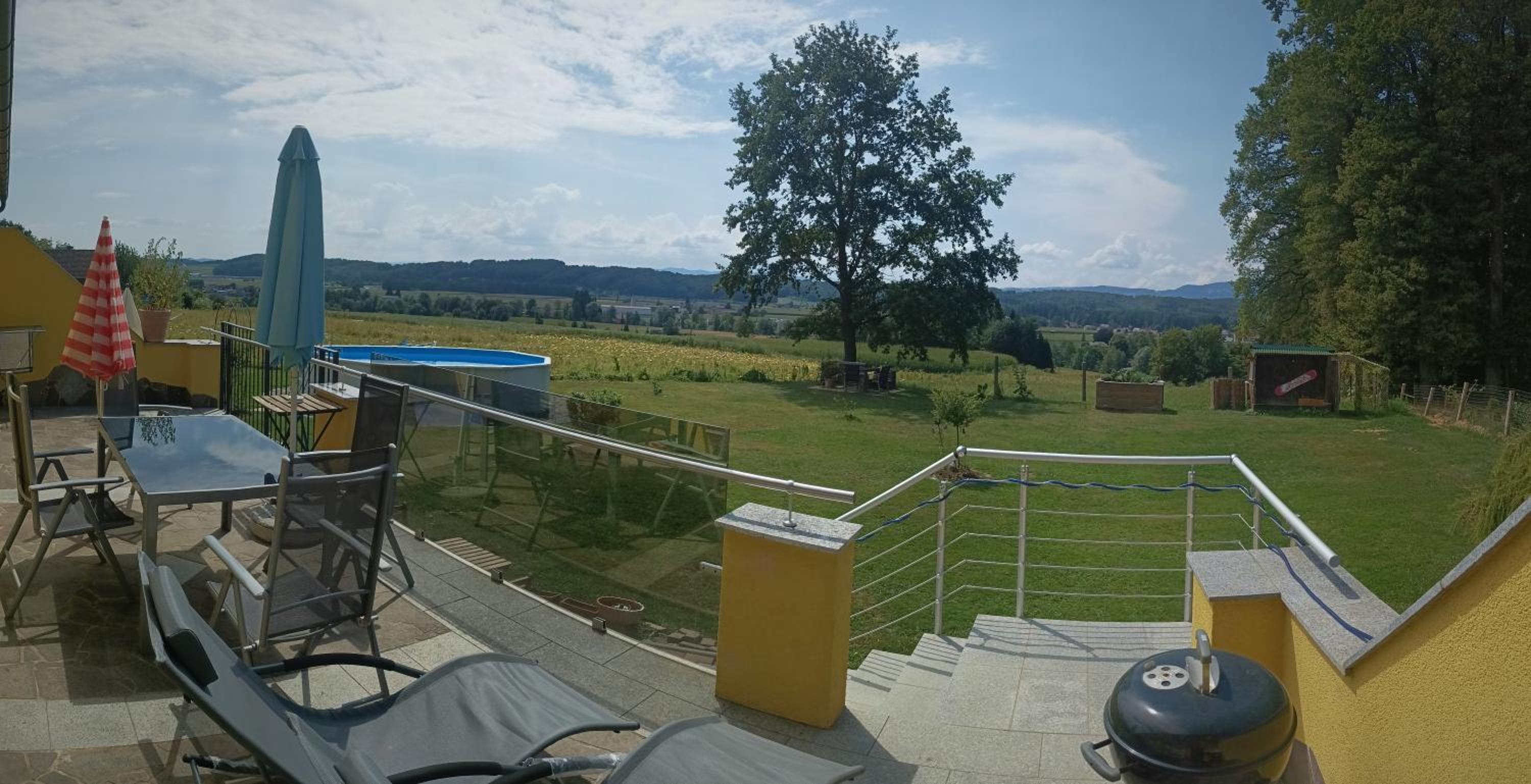 HAUS SONBERG mit Garten, Pool, Fasssauna, semi detached house with garden