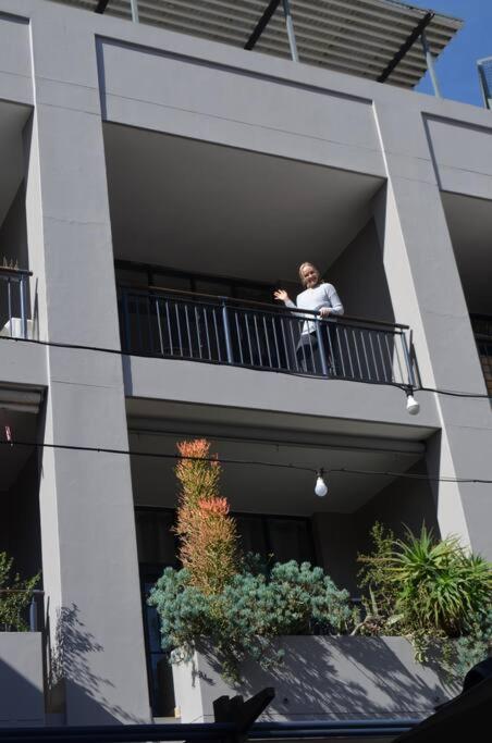 Courtyard Culture - stylish studio in Plein st, Stellenbosch centre view 5