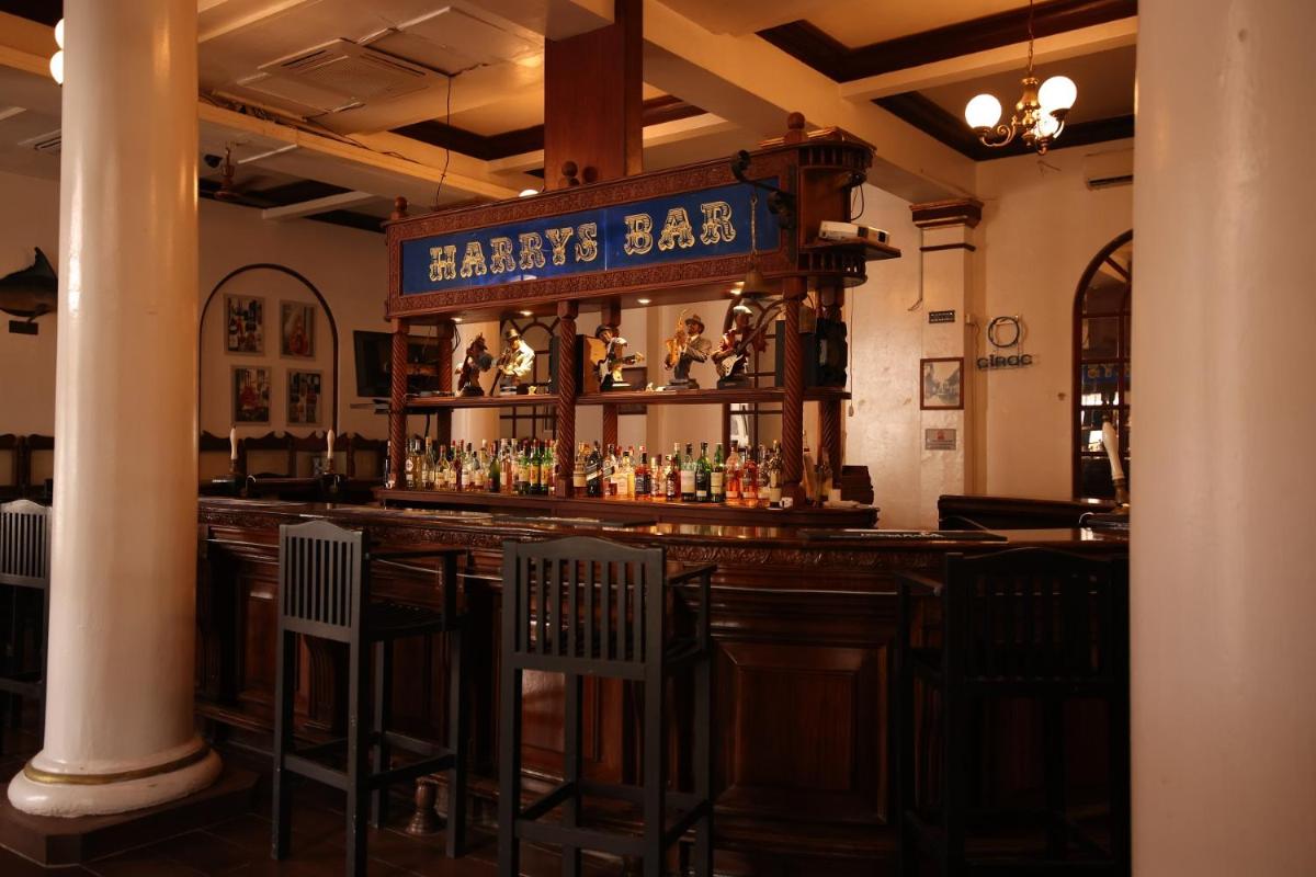 bar