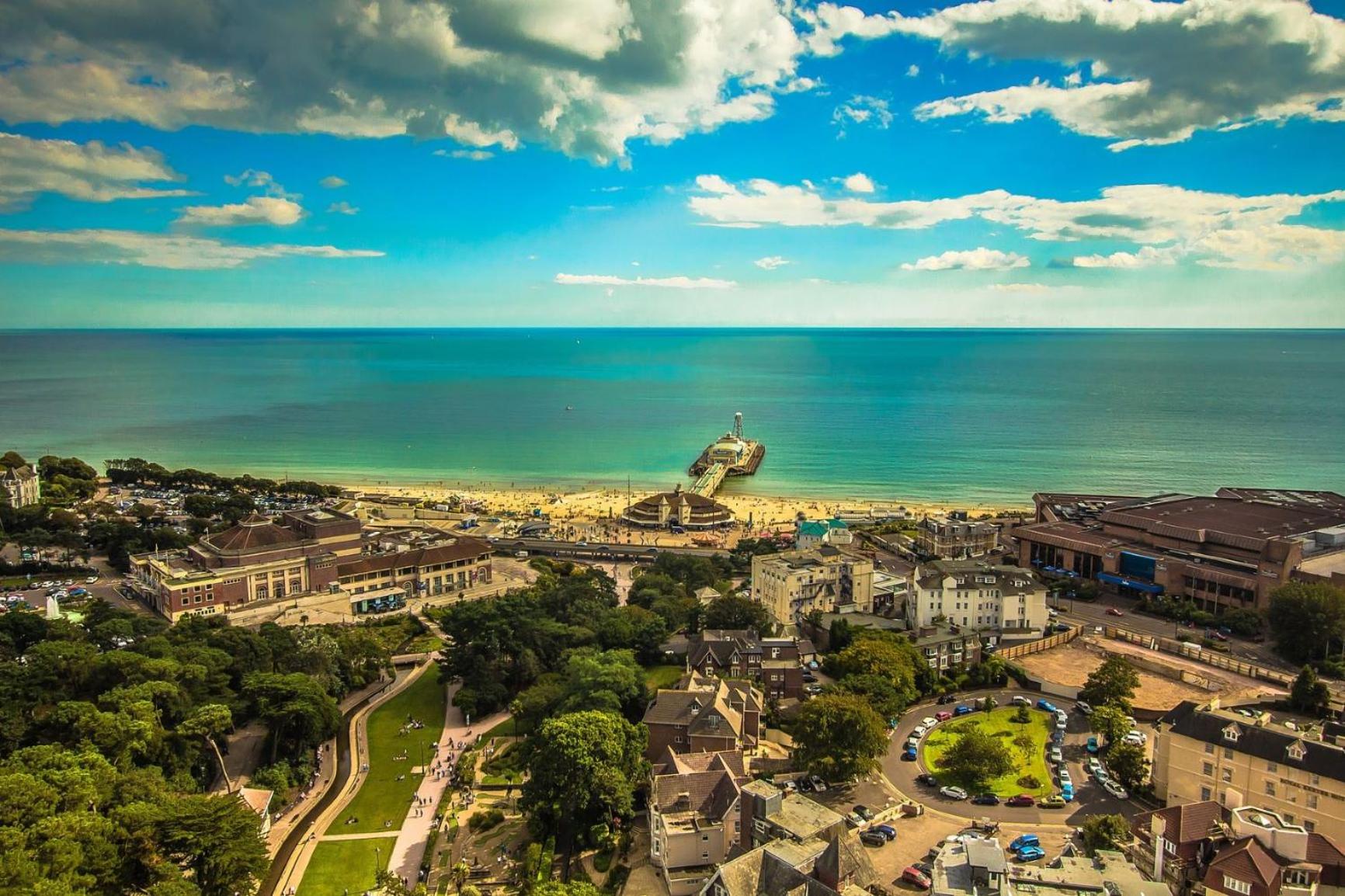 Bournemouth Cozy 3 Bedrooms Near Beach With Parking view 2