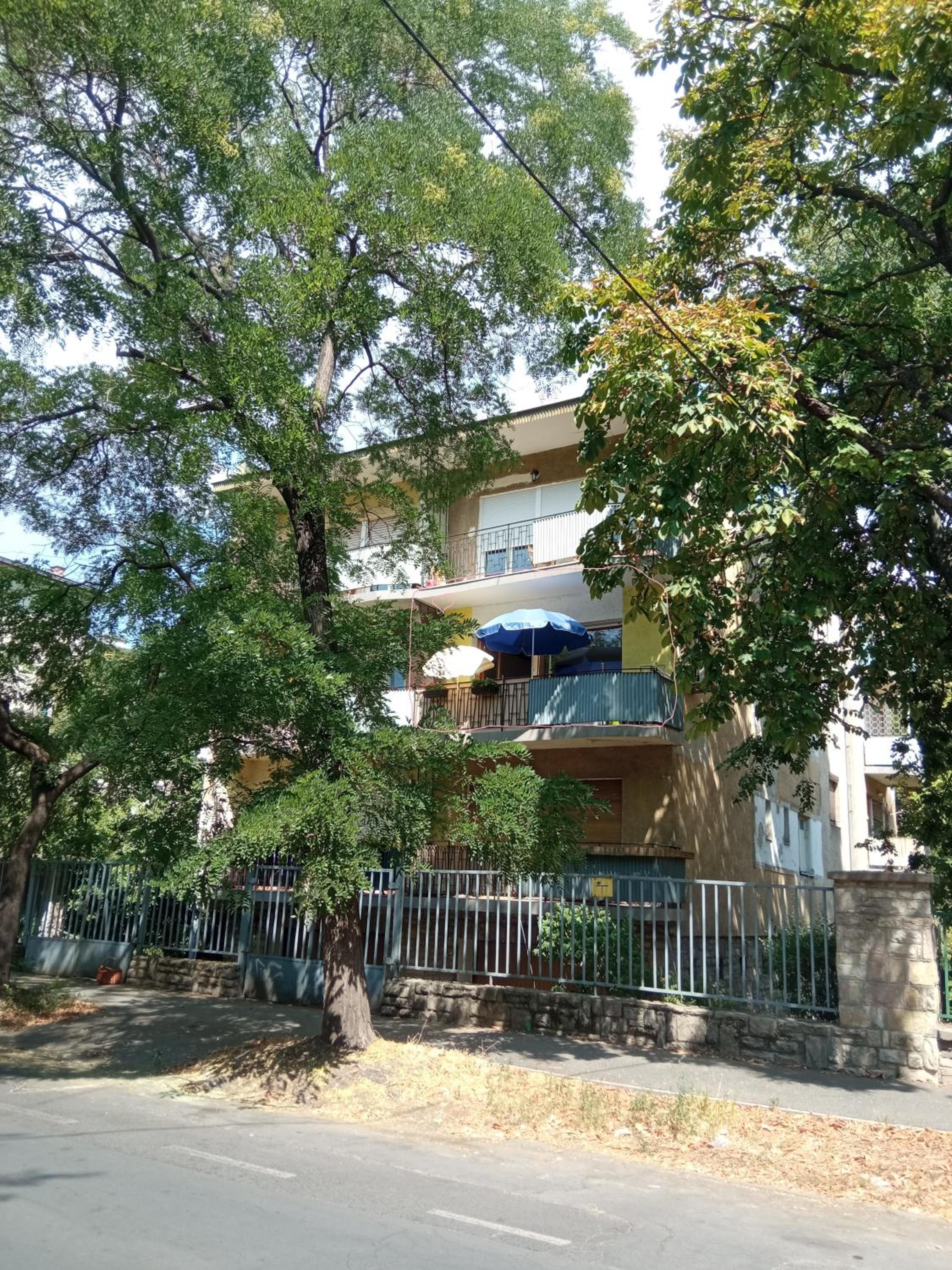 Free parking, Balcony, near to city park view 5