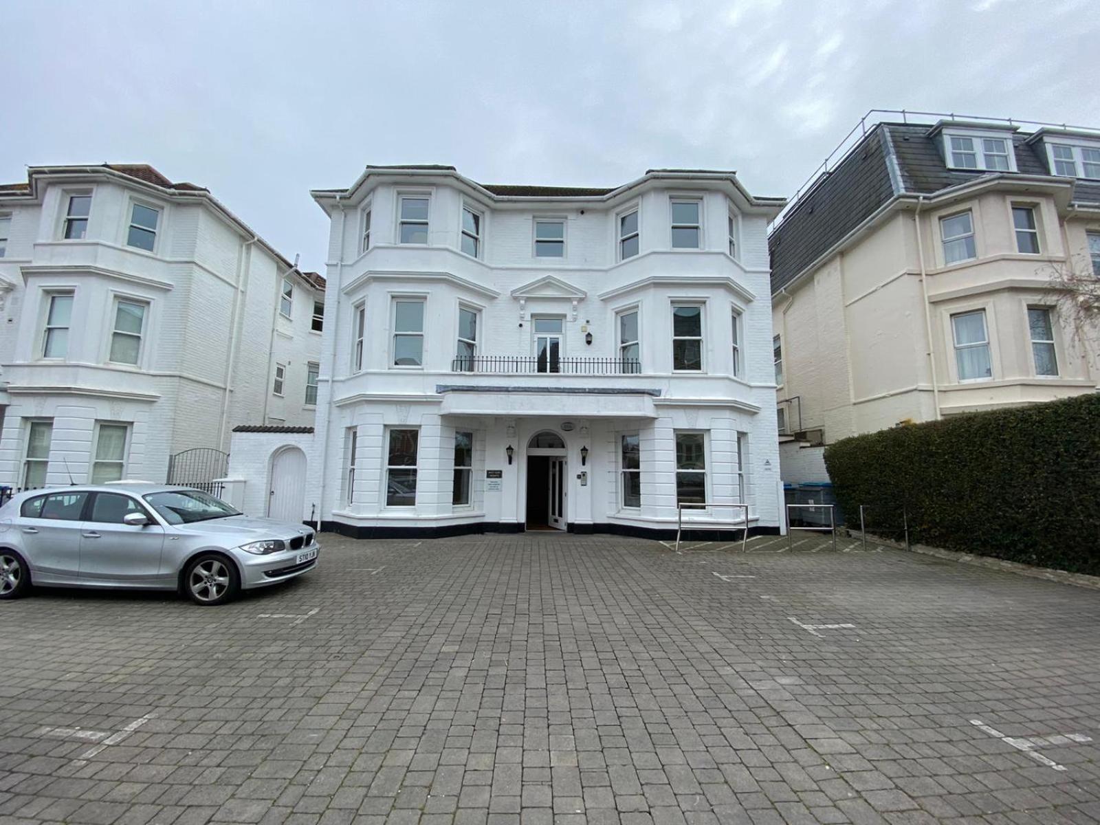 Bournemouth Cozy 3 Bedrooms Near Beach With Parking view 5