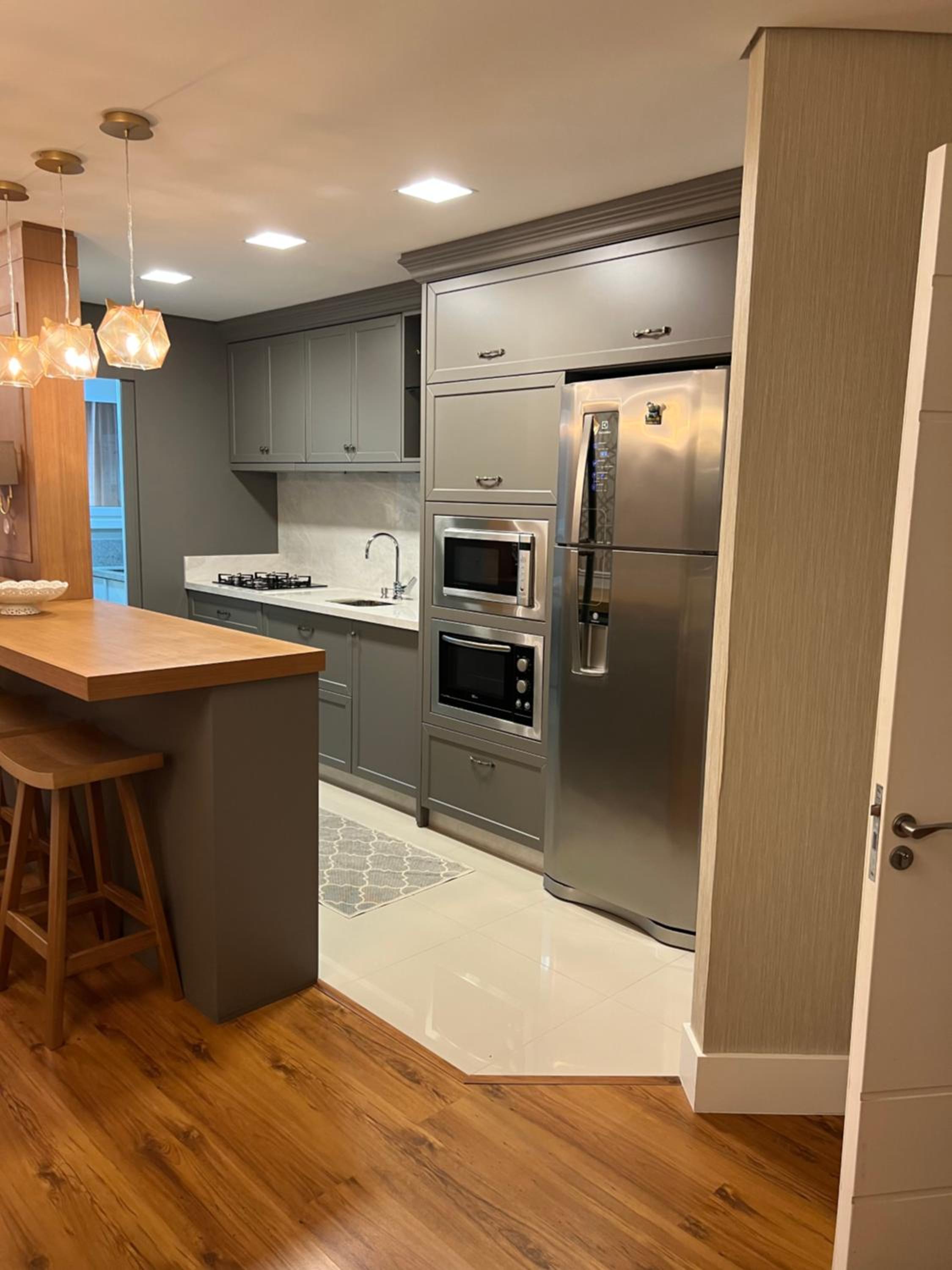 Apartamento novinho na Borges de medeiros- CENTRO view 3