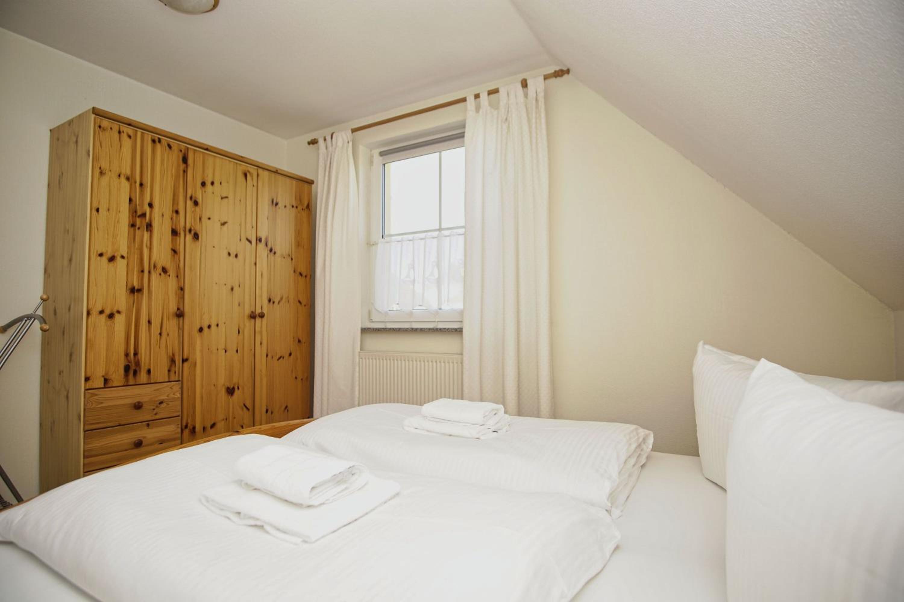nah am Meer, Meerblick, gratis Nutzung vom AHOI Erlebnisbad und Sauna in Sellin - Haus Inselblick FeWo 03
