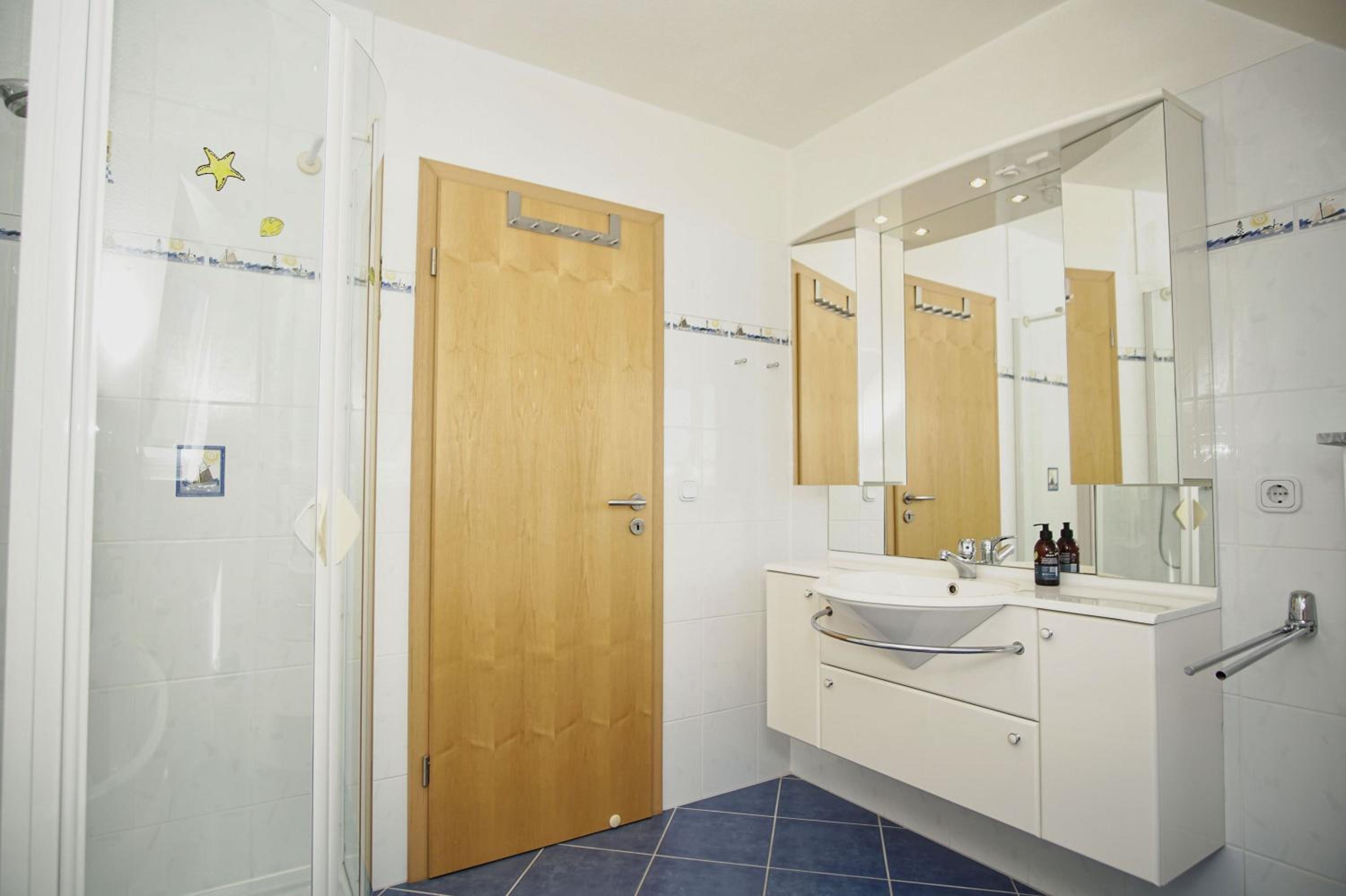 nah am Meer, Meerblick, gratis Nutzung vom AHOI Erlebnisbad und Sauna in Sellin - Haus Inselblick FeWo 03