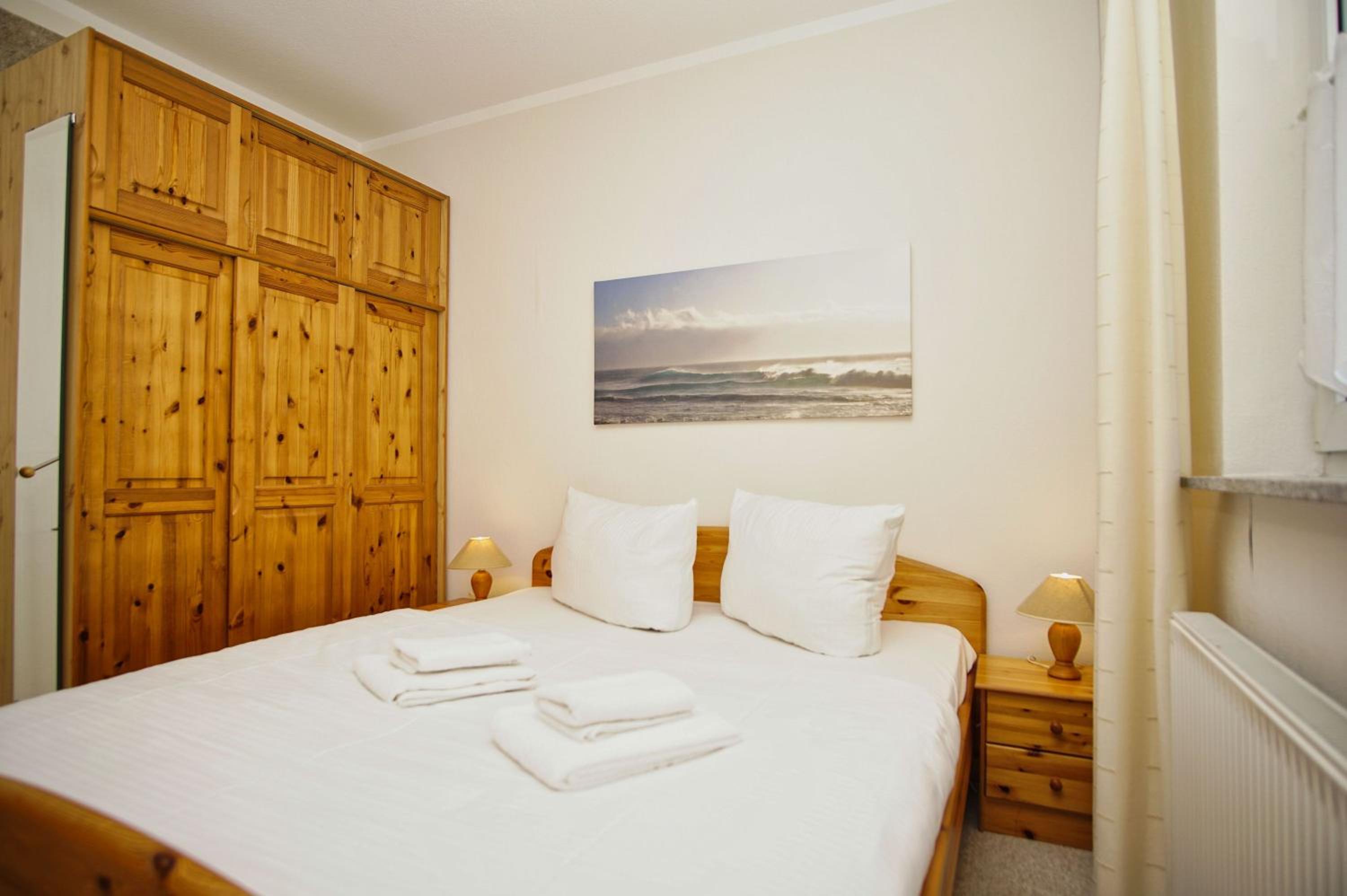 nah am Meer, ruhige Lage, gratis Nutzung vom AHOI Erlebnisbad und Sauna in Sellin - Haus Inselblick FeWo 02