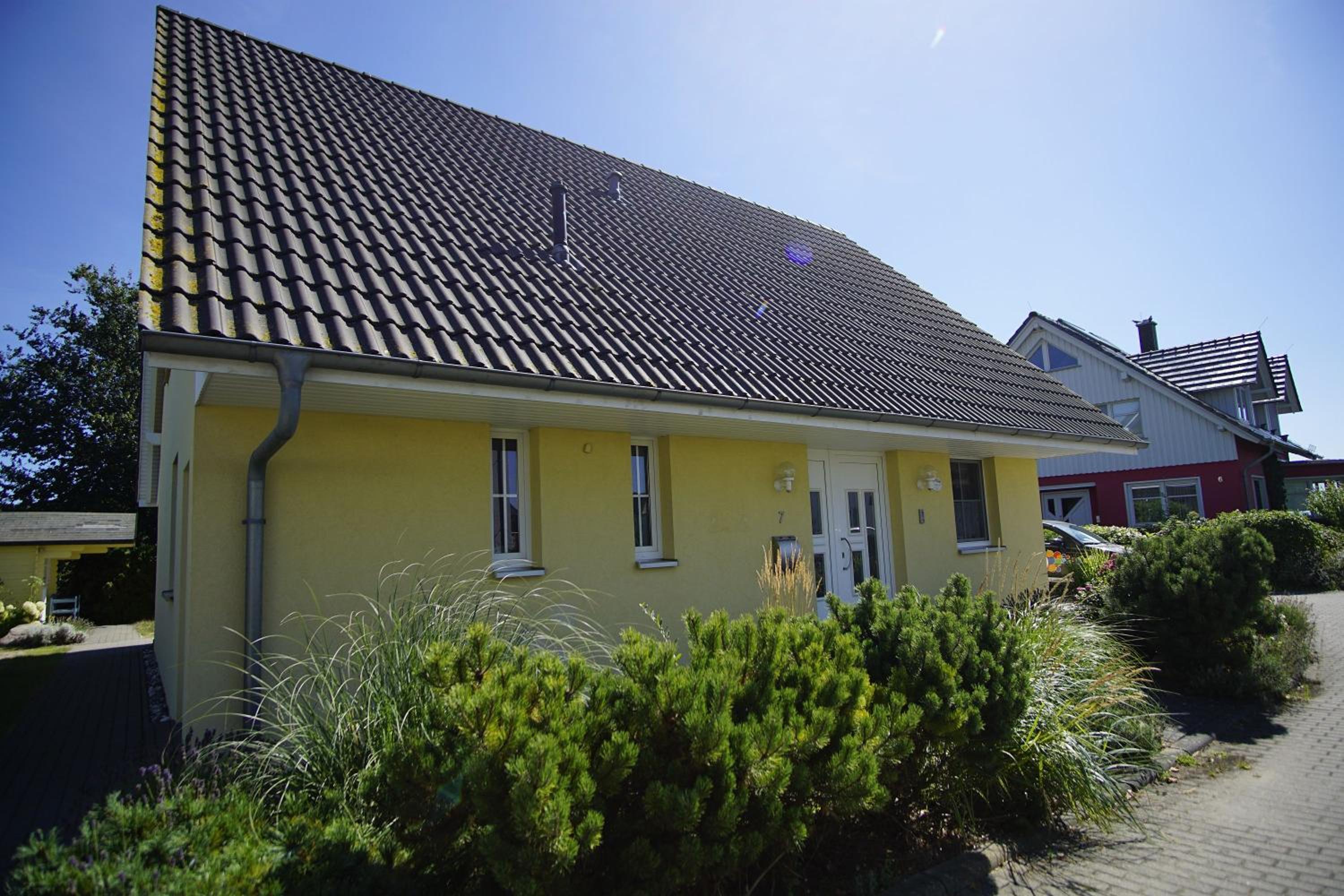 nah am Meer, ruhige Lage, gratis Nutzung vom AHOI Erlebnisbad und Sauna in Sellin - Haus Inselblick FeWo 01