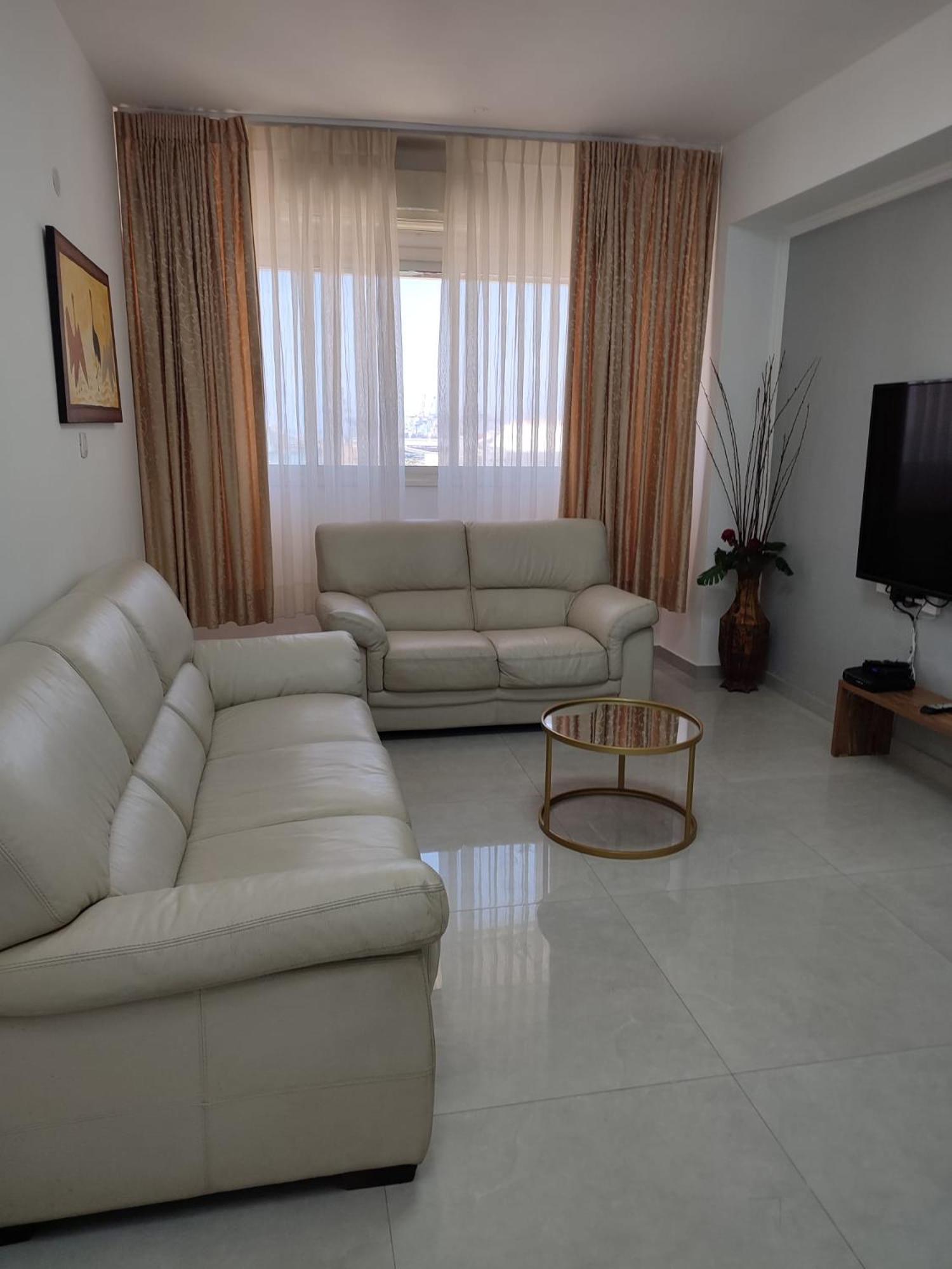 Lovely three-room apartment above the promenade view 2