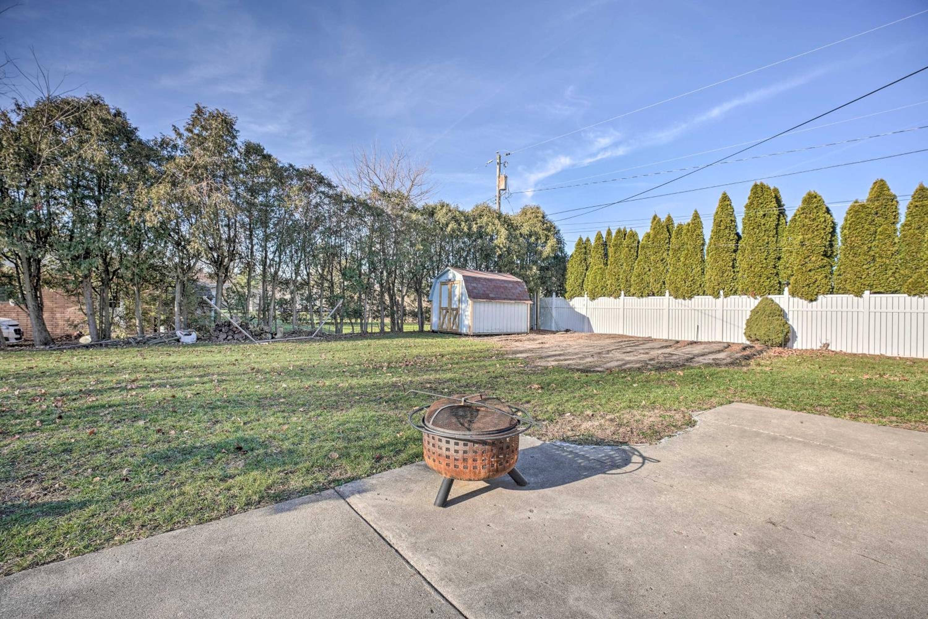 Lovely 3- bedroom apartment with street parking. view 5