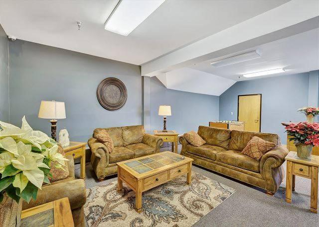 Beautiful 2 Bedroom Condo - Highridge B6 view 3