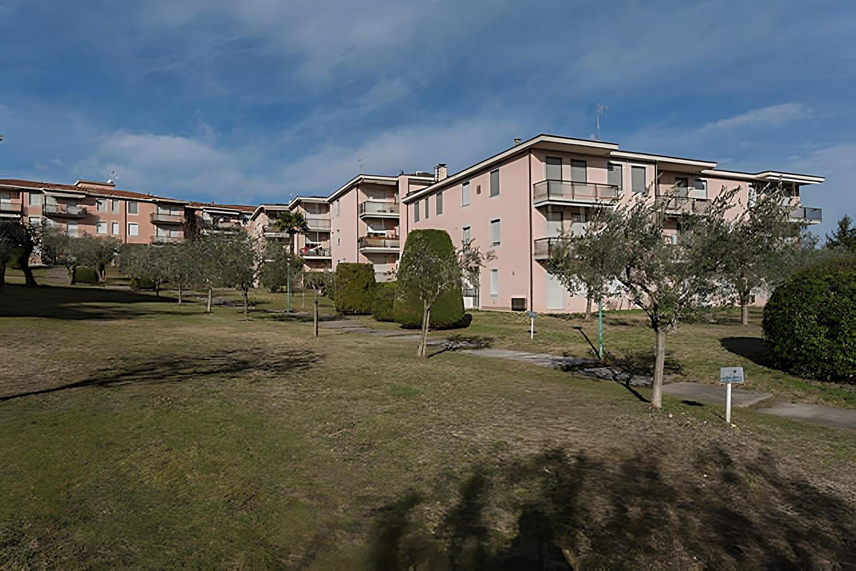 Natural chic - Close to city center and beach - parking view 3