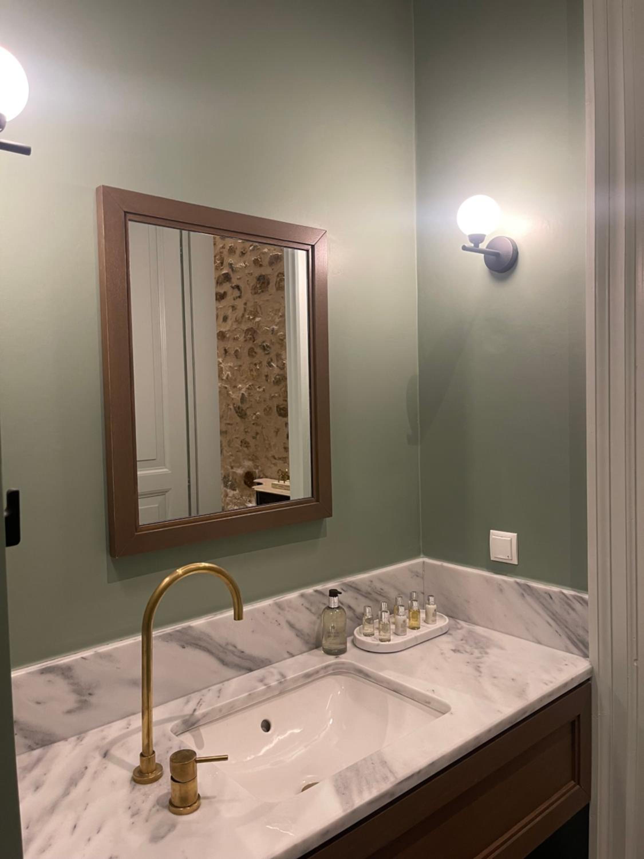 ATHINAIDOS QUARTERS by K&K