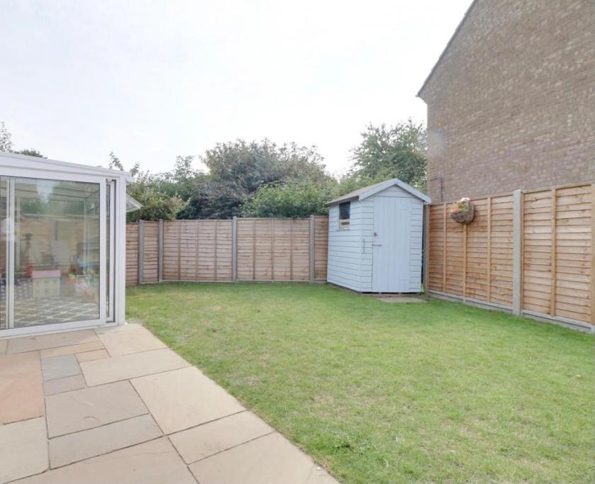 Modern and spacious open plan bungalow view 2