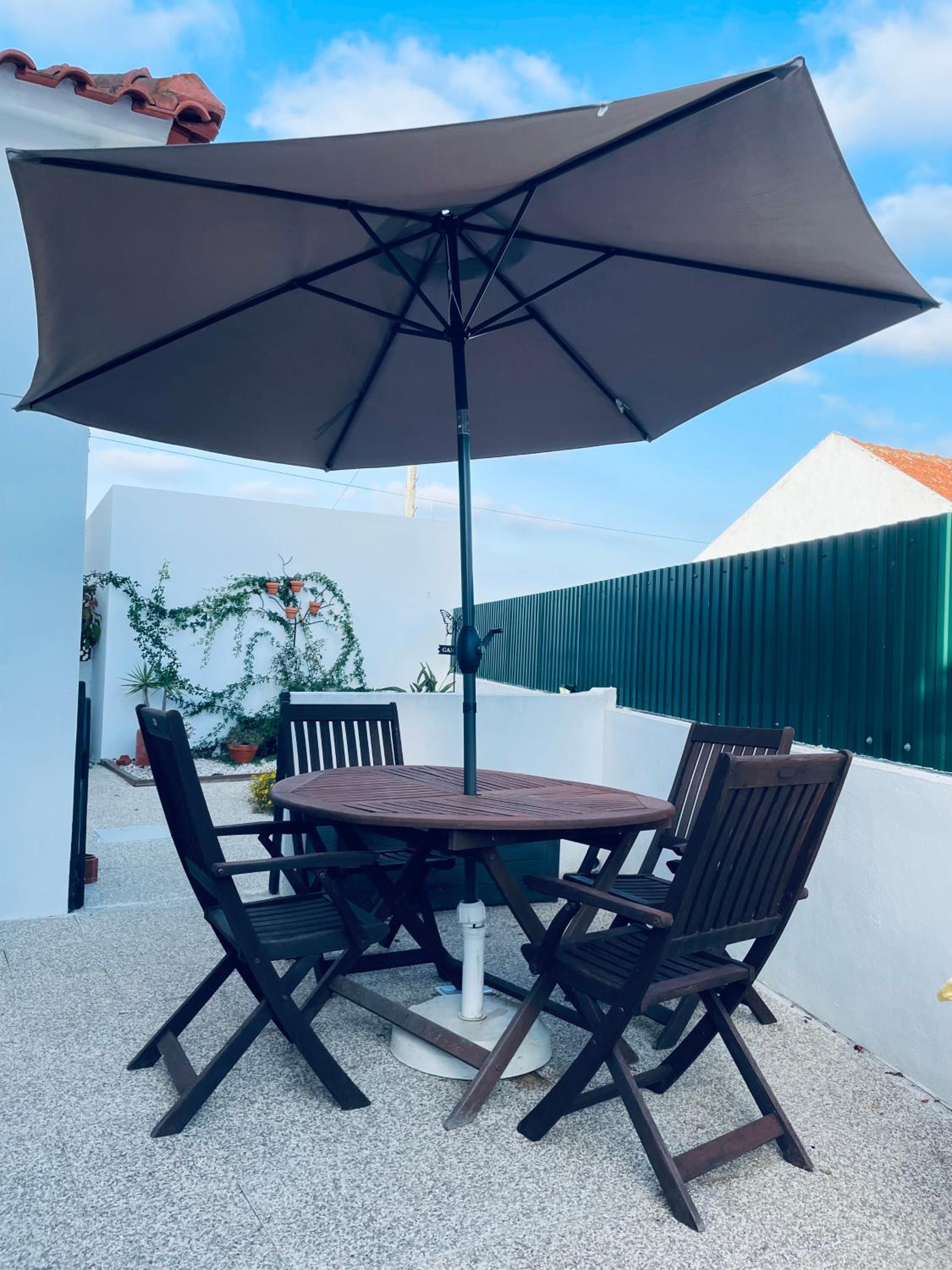 Casa do Canto - Uma casa no campo, perto da praia.