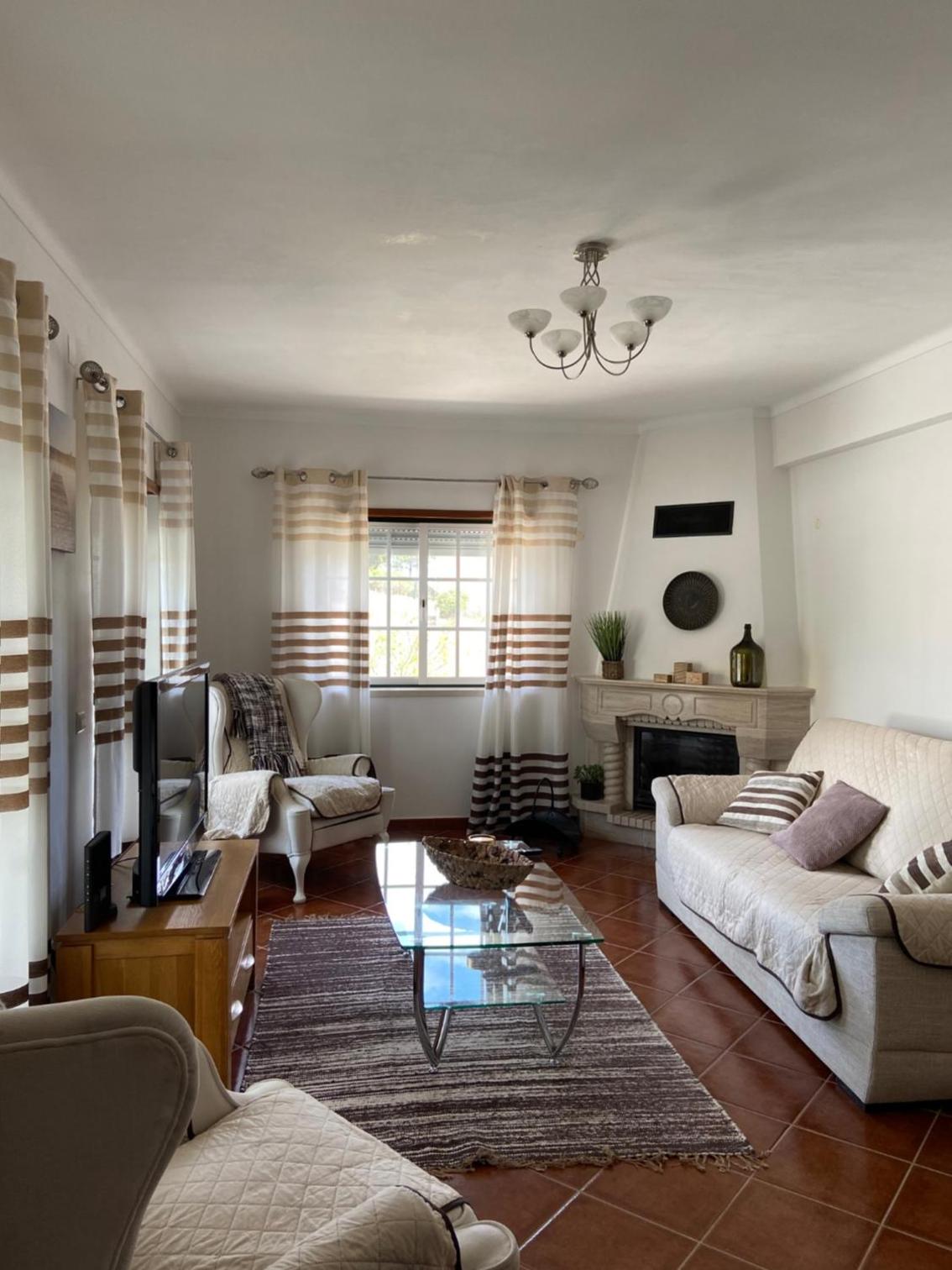 Casa do Canto - Uma casa no campo, perto da praia.