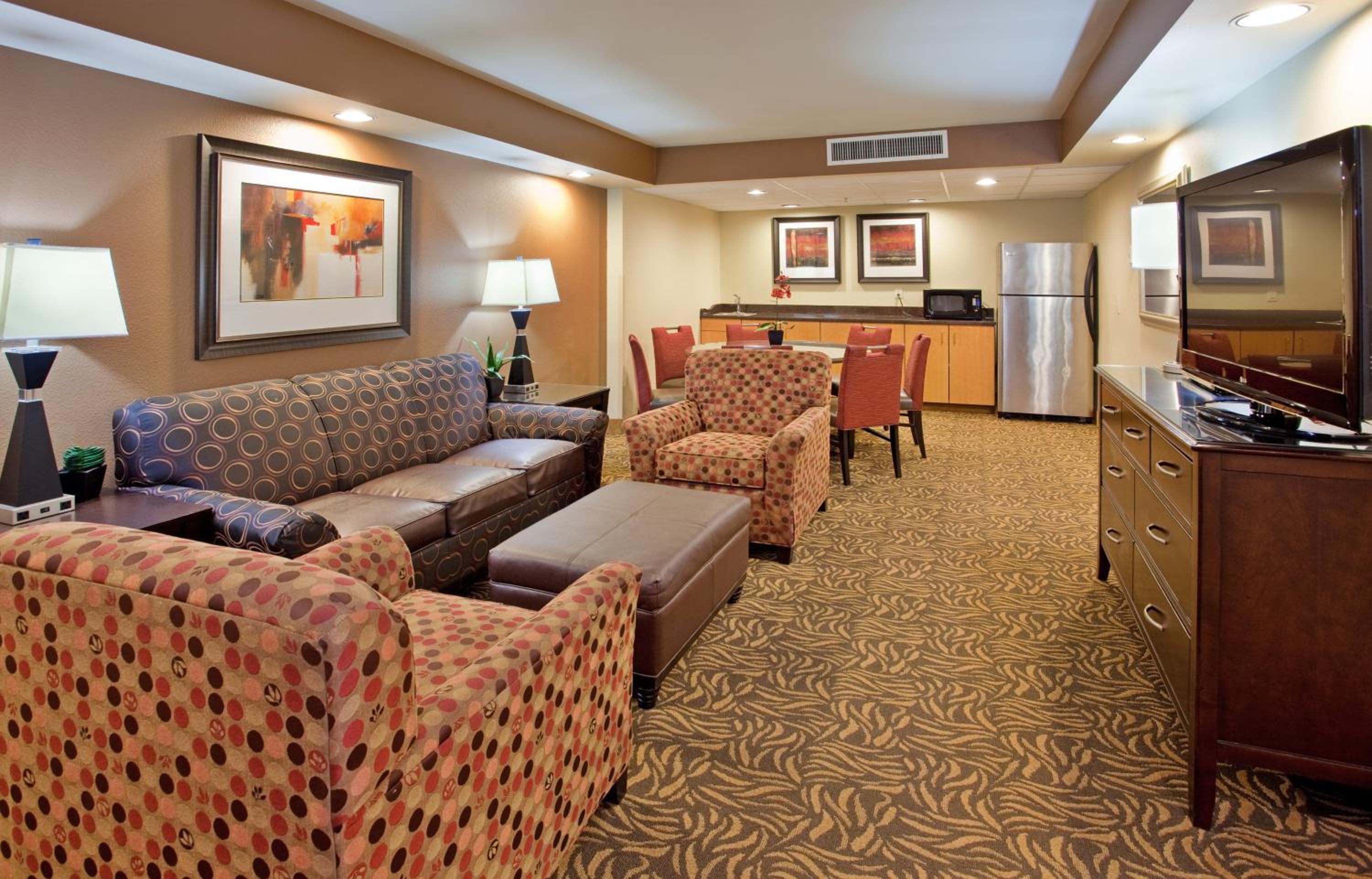 Kearney Vacations - Holiday Inn Kearney, an IHG Hotel - Property Image 1