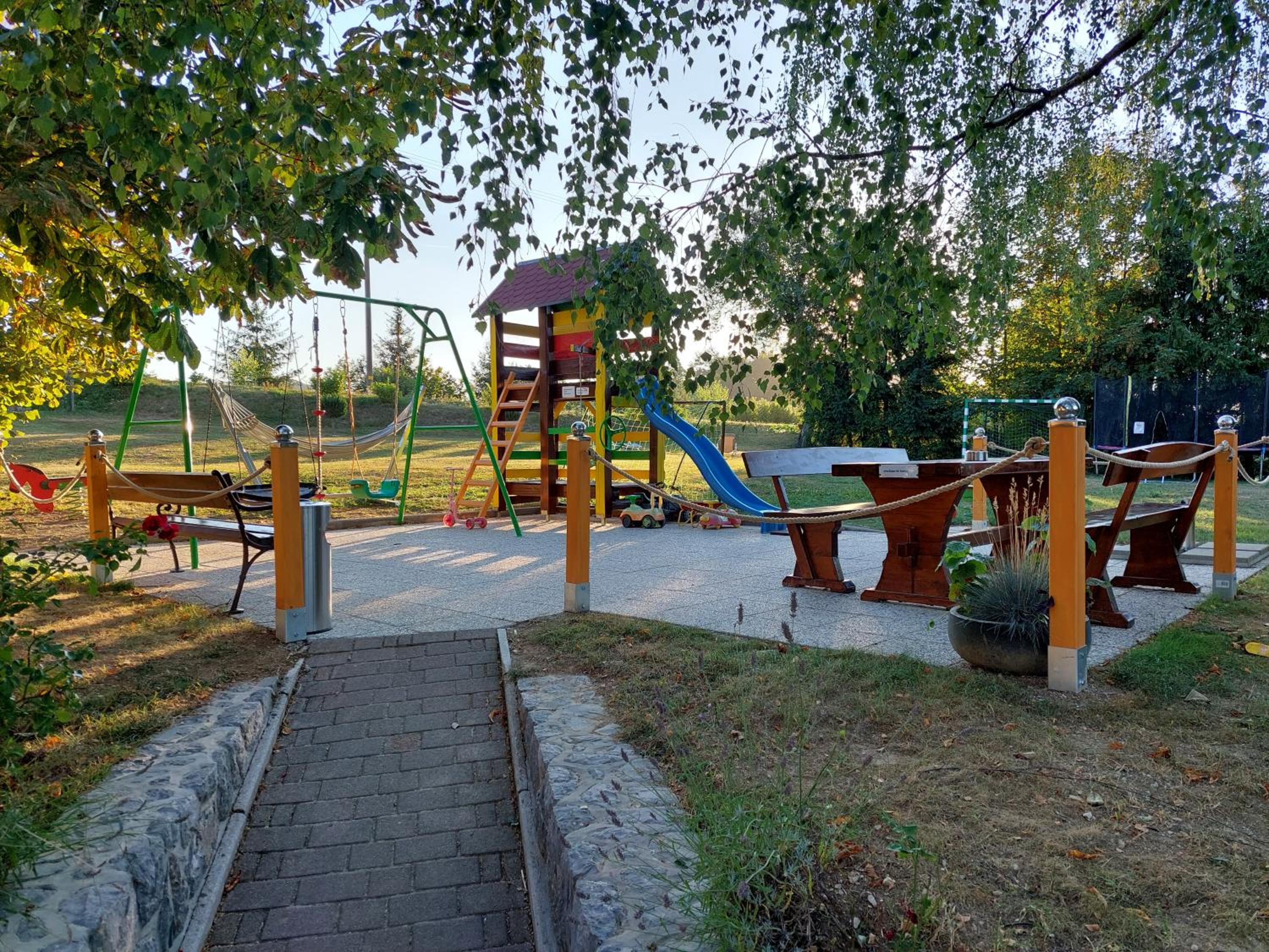 Photo 11