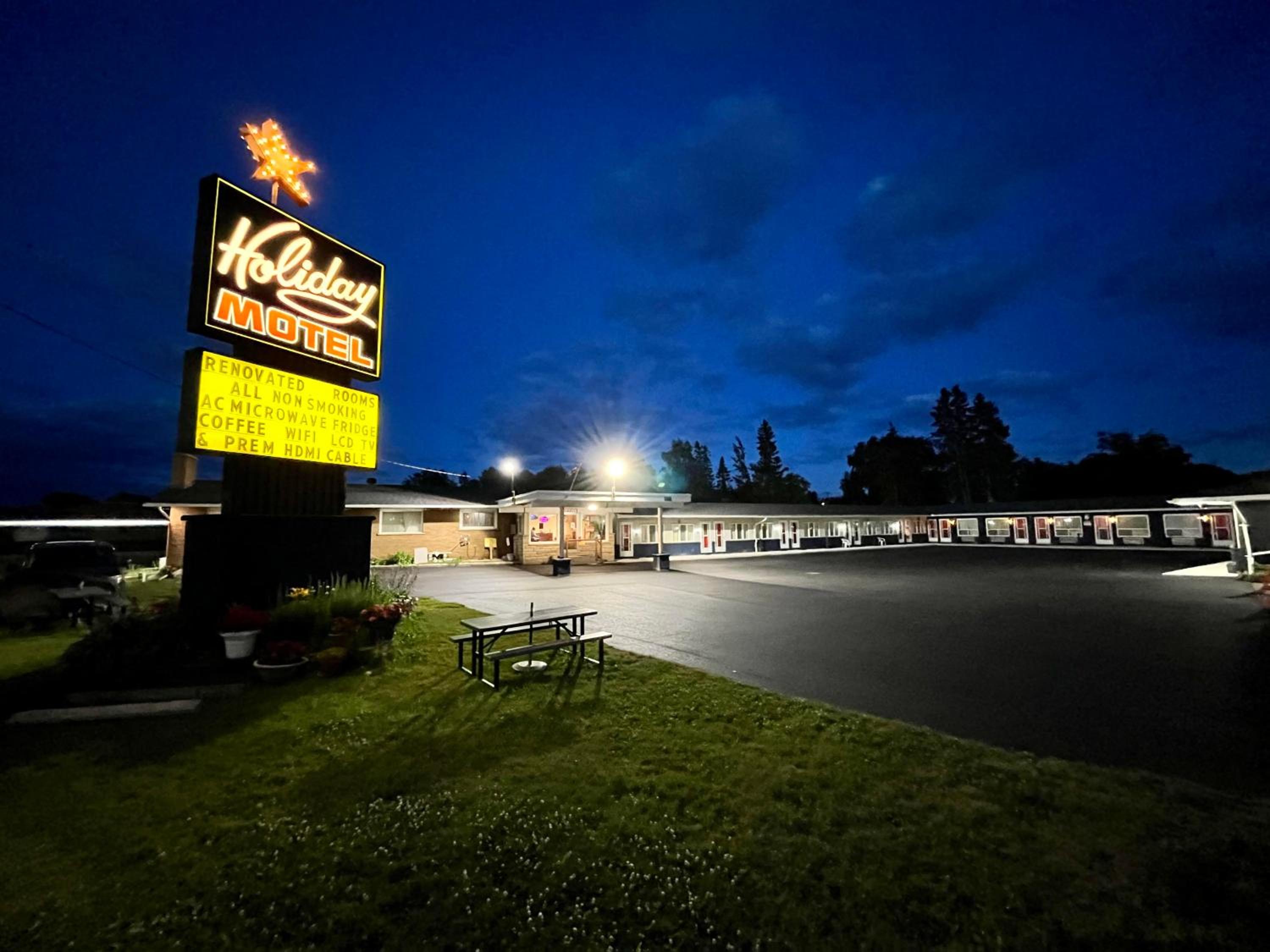 Holiday Motel - Image 3