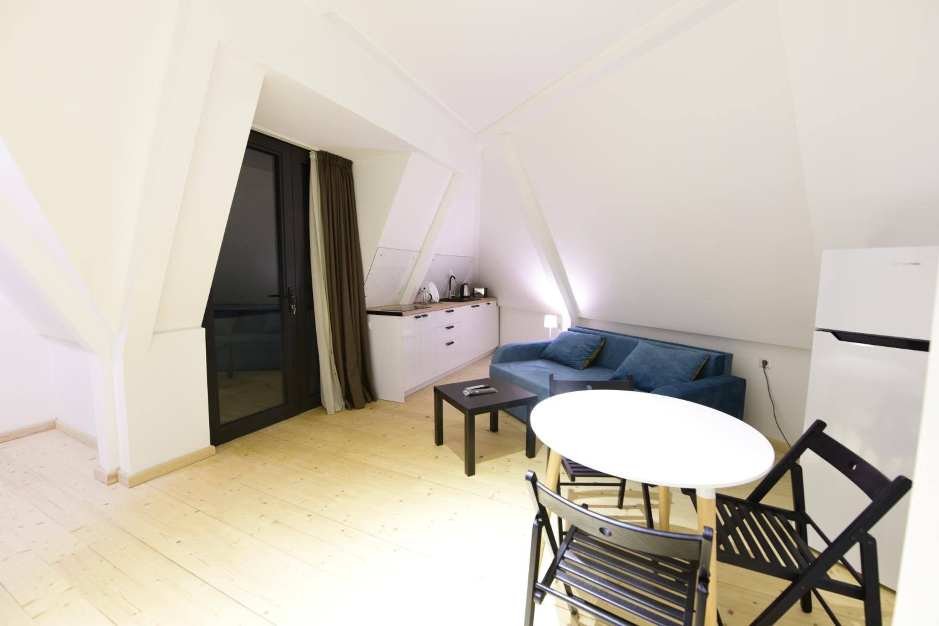 COMFORT AND HISTORY view 3