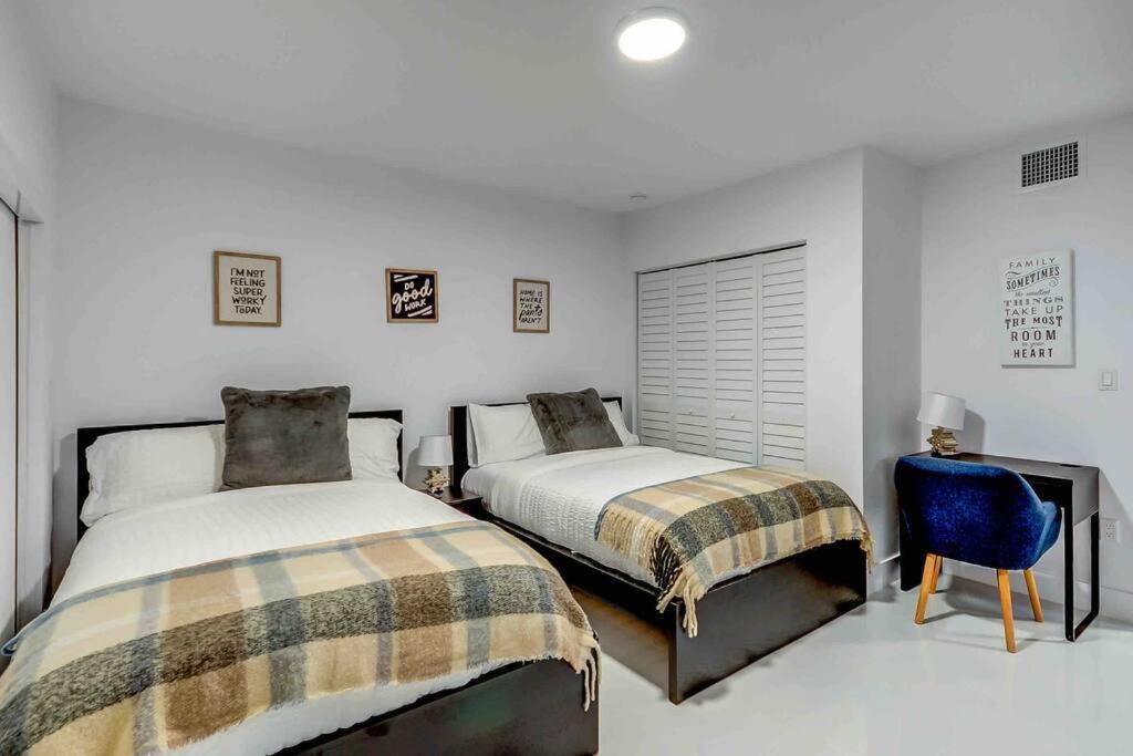 Stylish Retreat Heated Pool Basketball Game Room L41 view 3